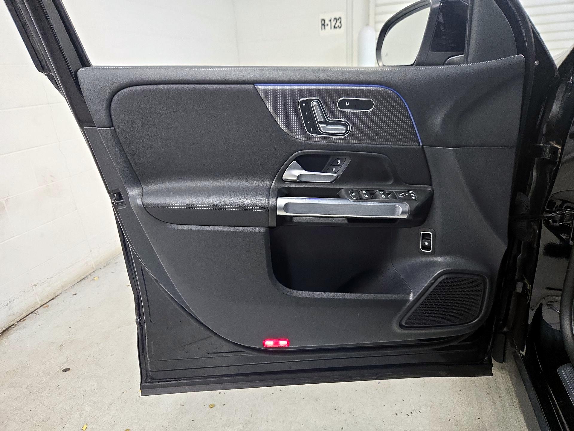 Thumbnail: 2023 Mercedes-Benz GLB - 12