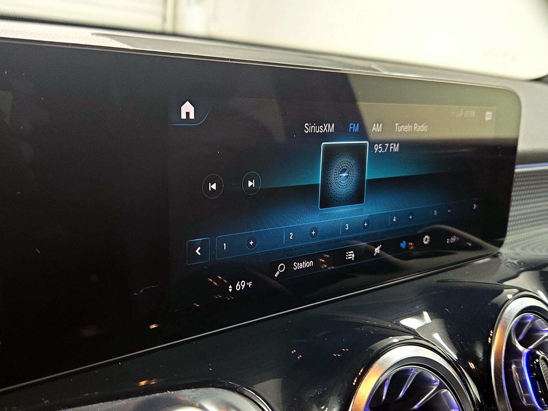 Thumbnail: 2023 Mercedes-Benz GLB - 15