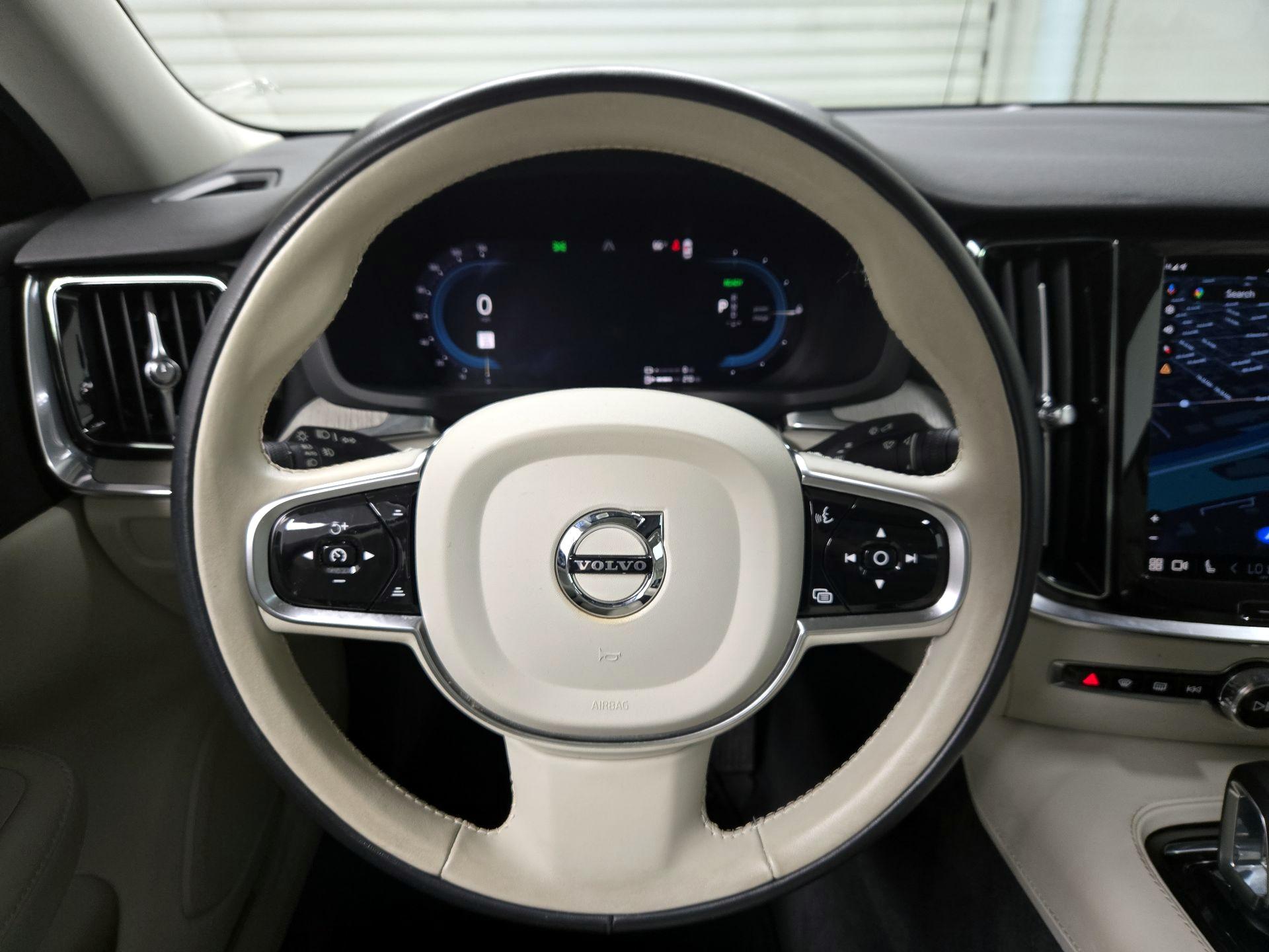 Thumbnail: 2023 Volvo S60 - 10