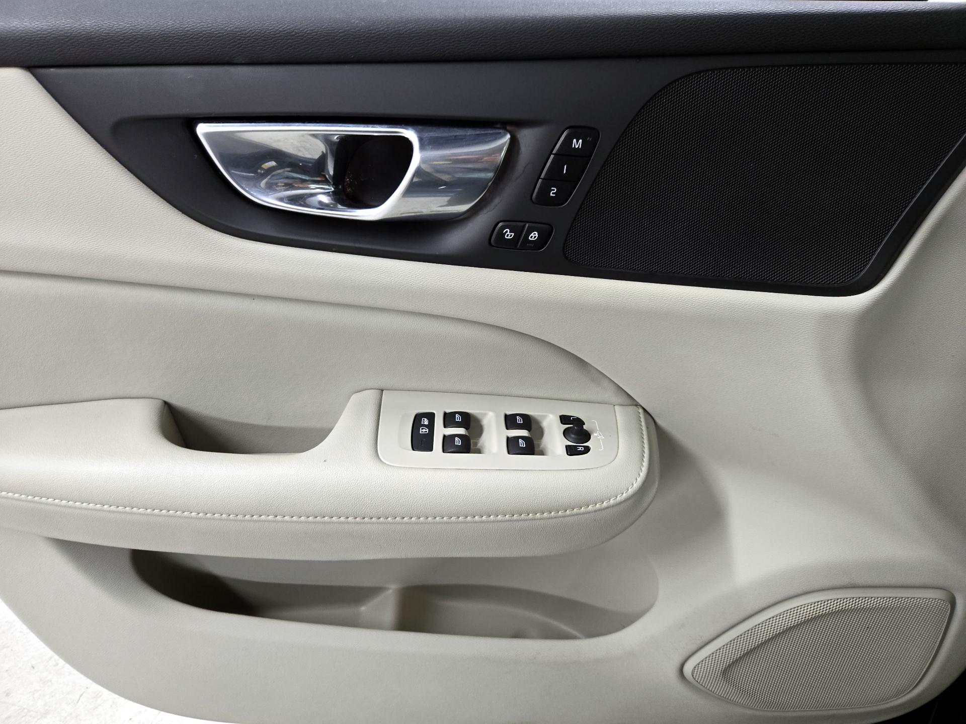 Thumbnail: 2023 Volvo S60 - 12