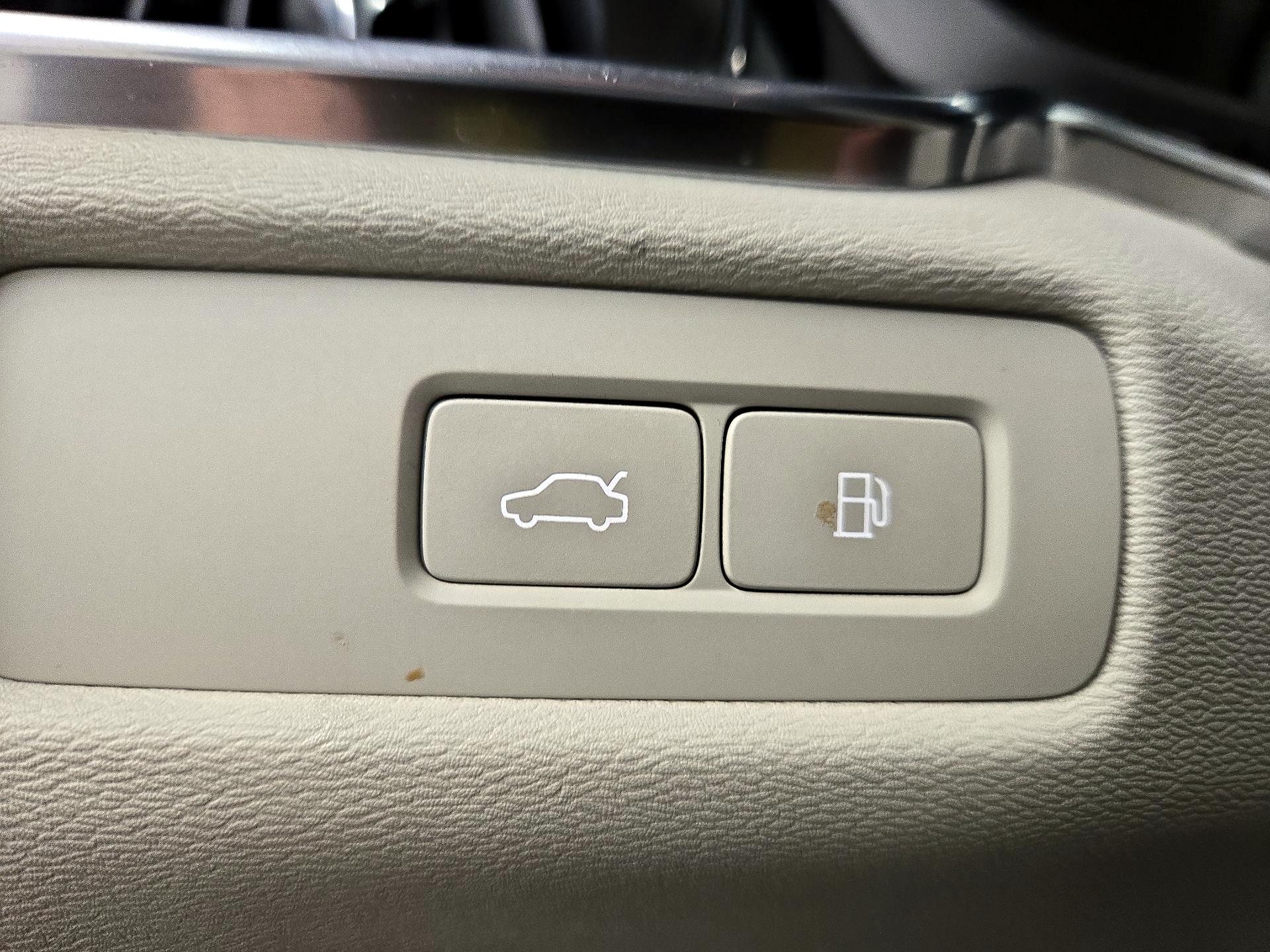 Thumbnail: 2023 Volvo S60 - 13