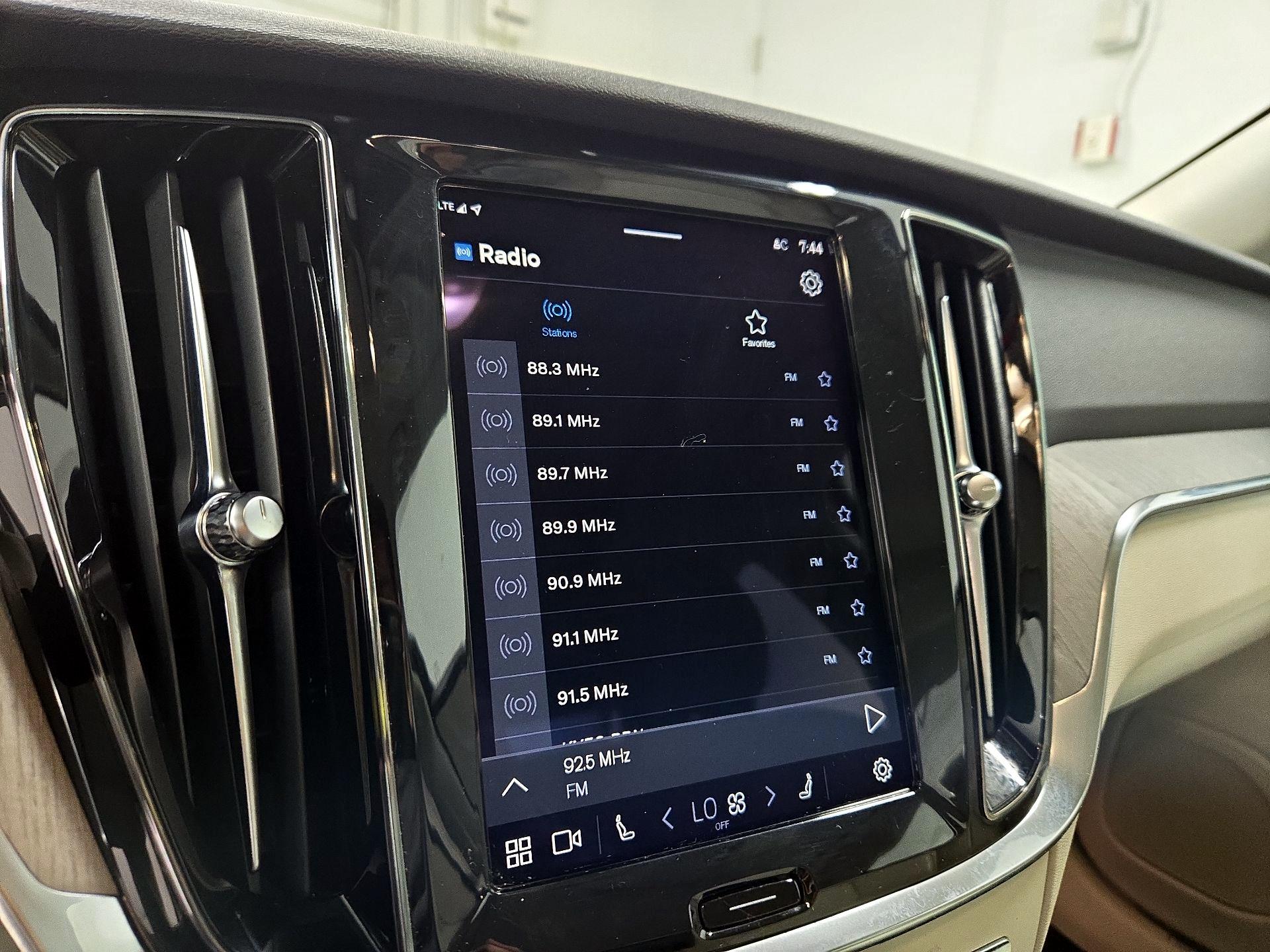 Thumbnail: 2023 Volvo S60 - 16