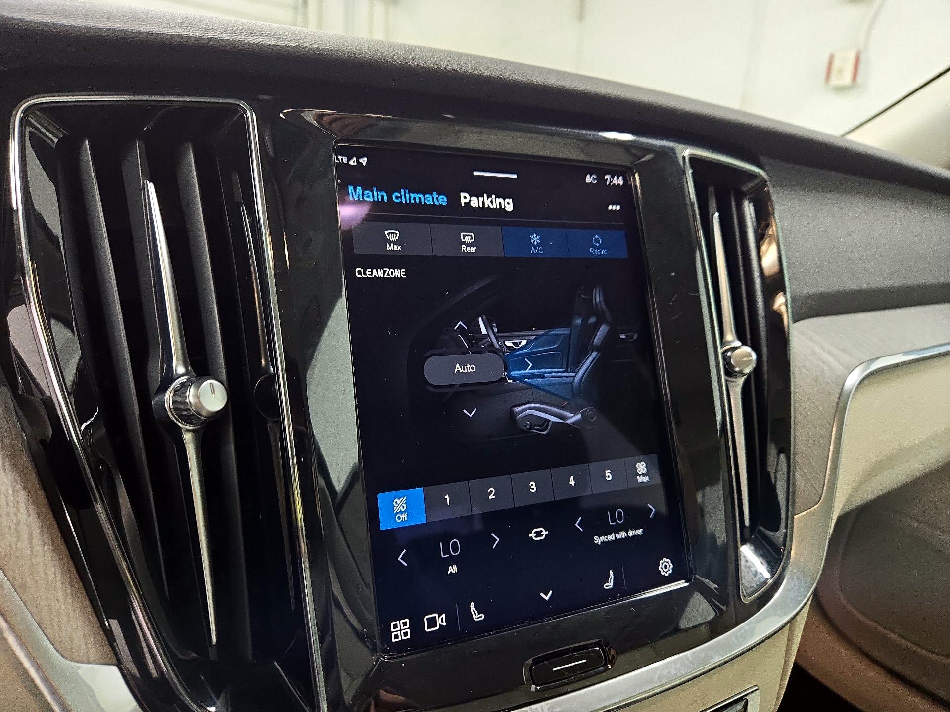 Thumbnail: 2023 Volvo S60 - 17