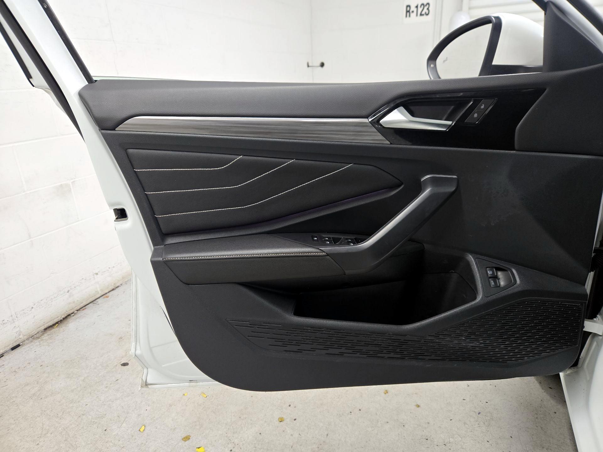 Thumbnail: 2024 Volkswagen Jetta - 12