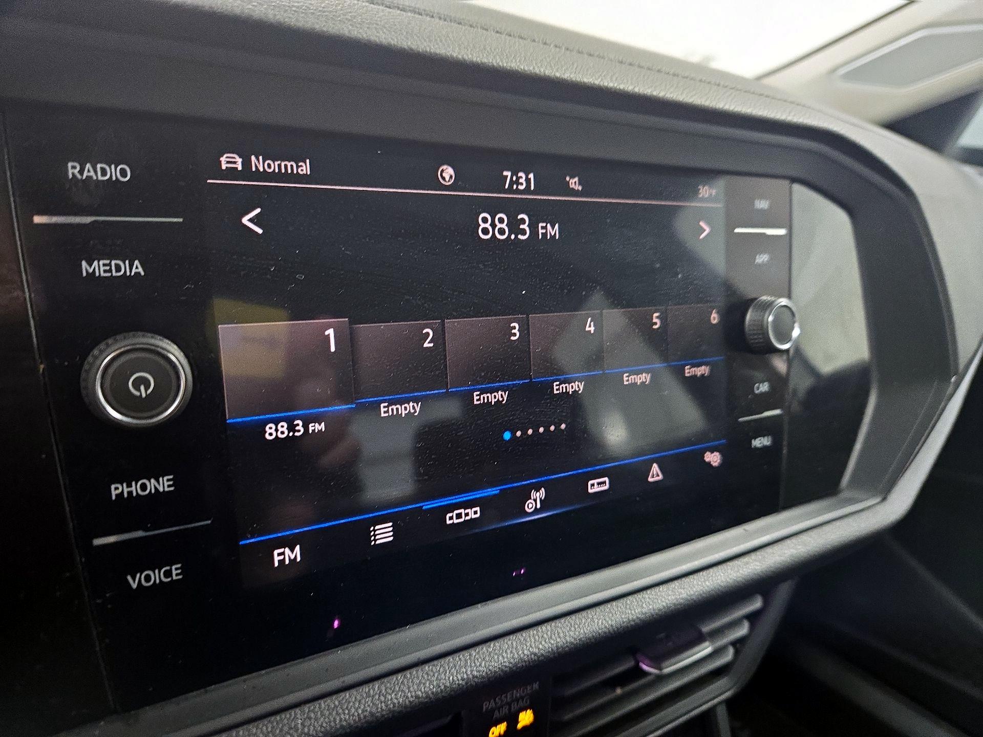 Thumbnail: 2024 Volkswagen Jetta - 16