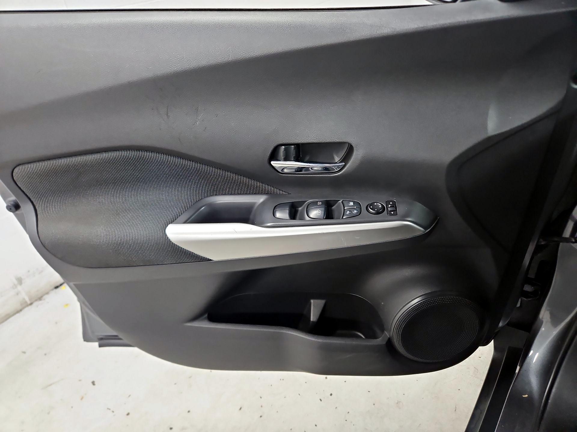 Thumbnail: 2020 Nissan Kicks - 12