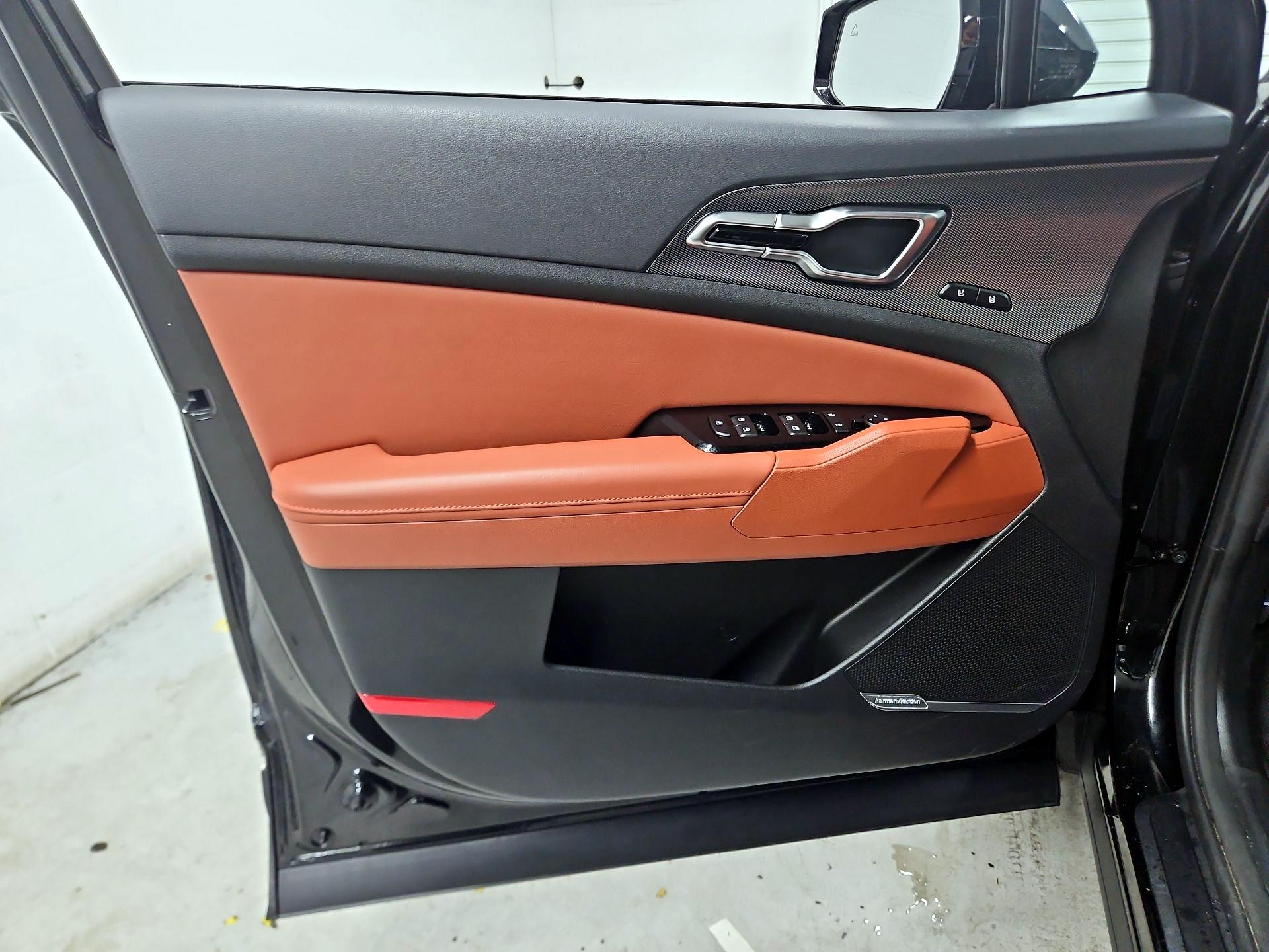 Thumbnail: 2023 Kia Sportage - 12