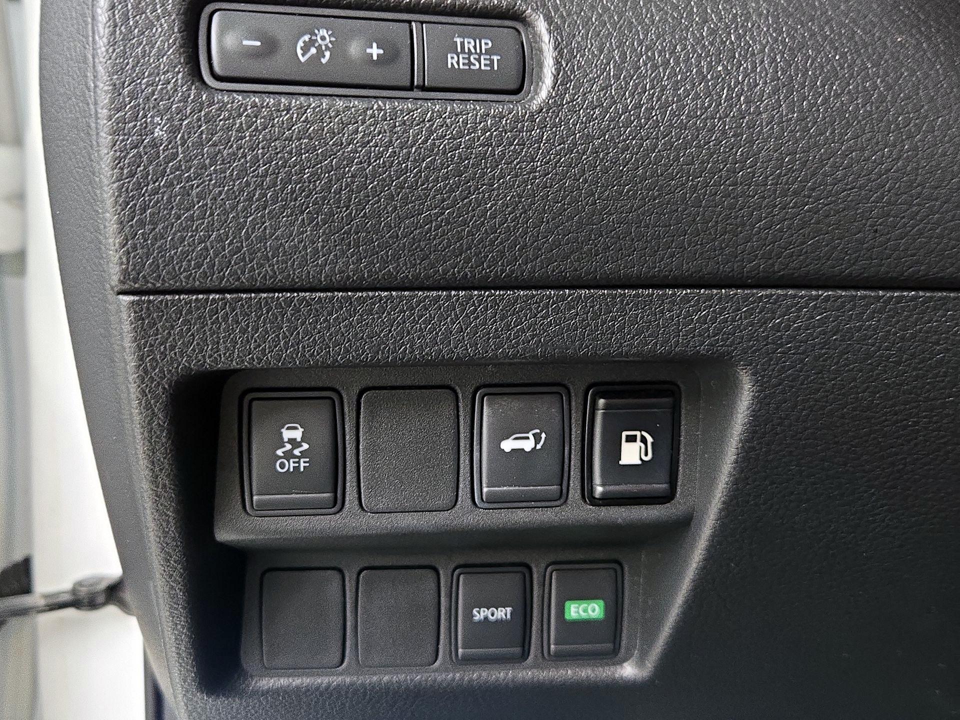 Thumbnail: 2018 Nissan Rogue - 13