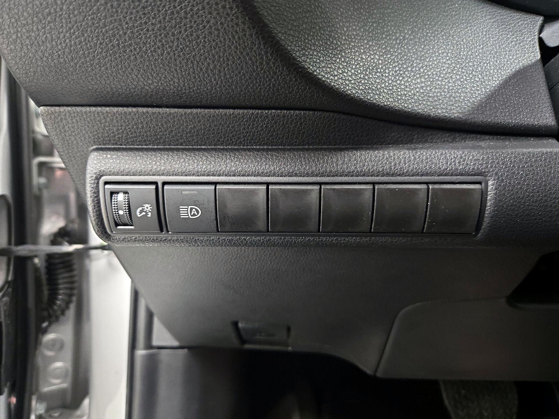 Thumbnail: 2025 Toyota Corolla - 13