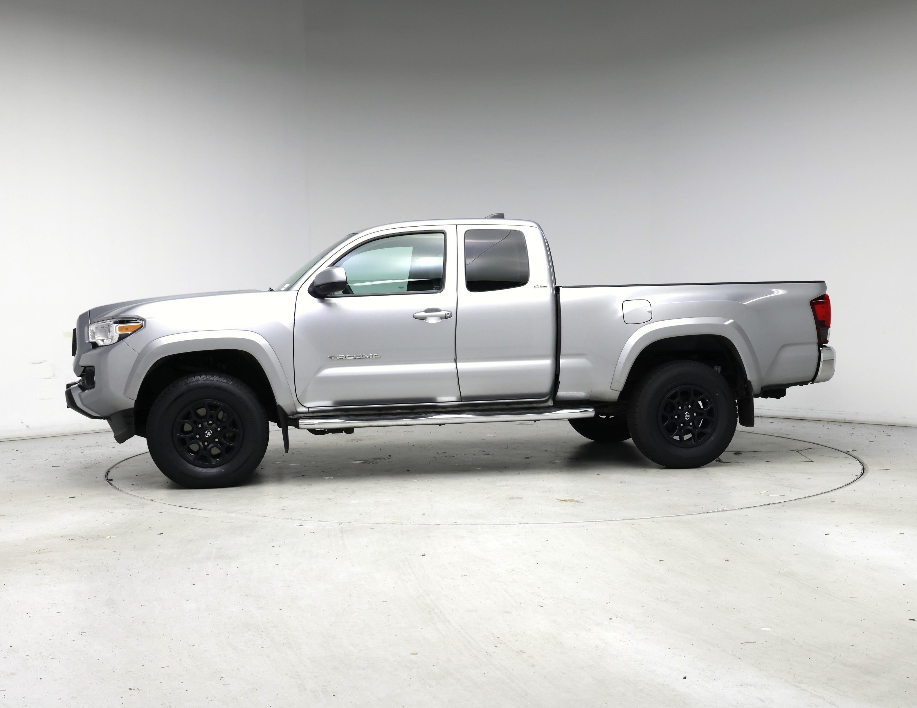 Thumbnail: 2020 Toyota Tacoma - 3