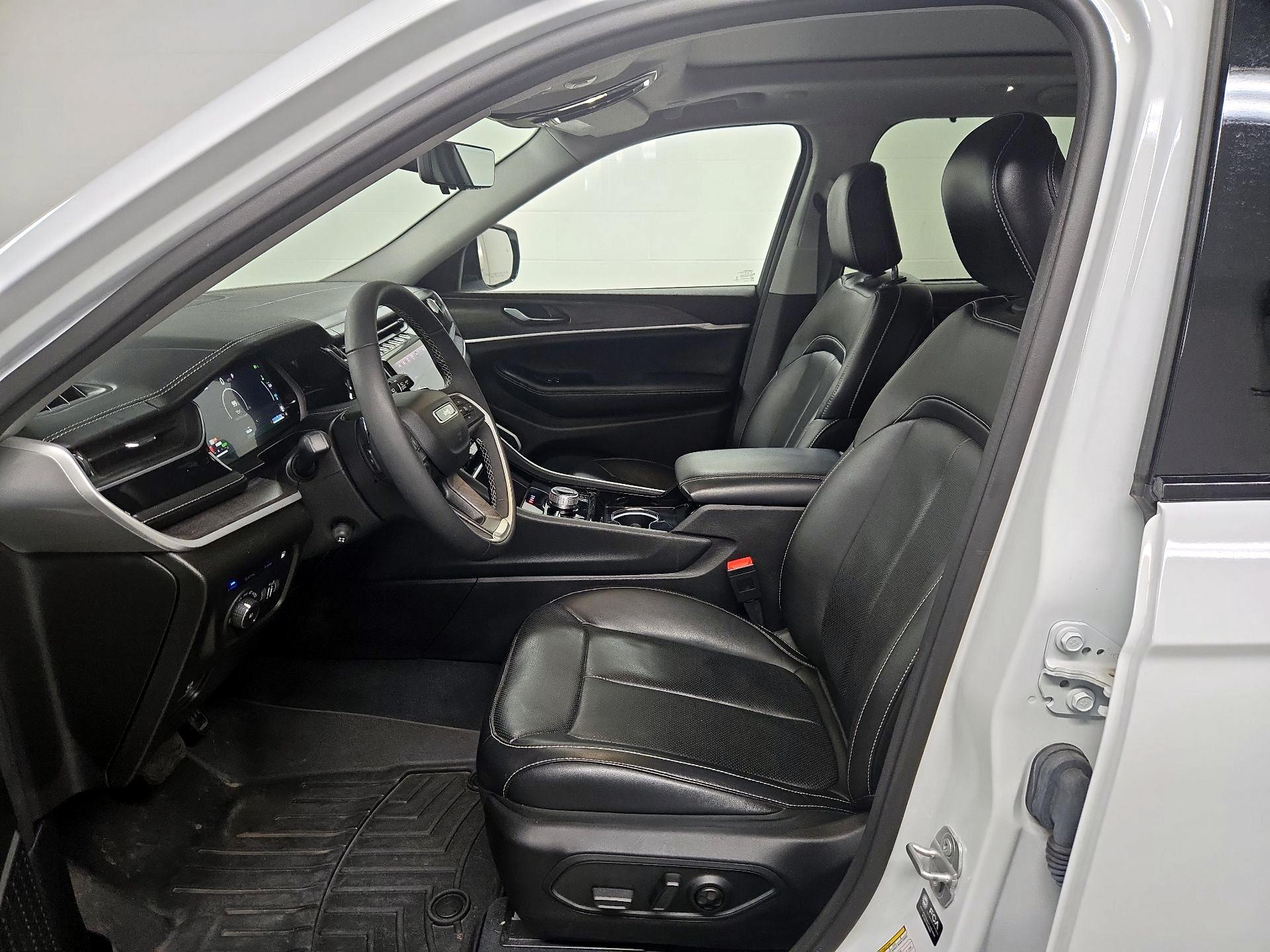 Thumbnail: 2022 Jeep Grand Cherokee - 11