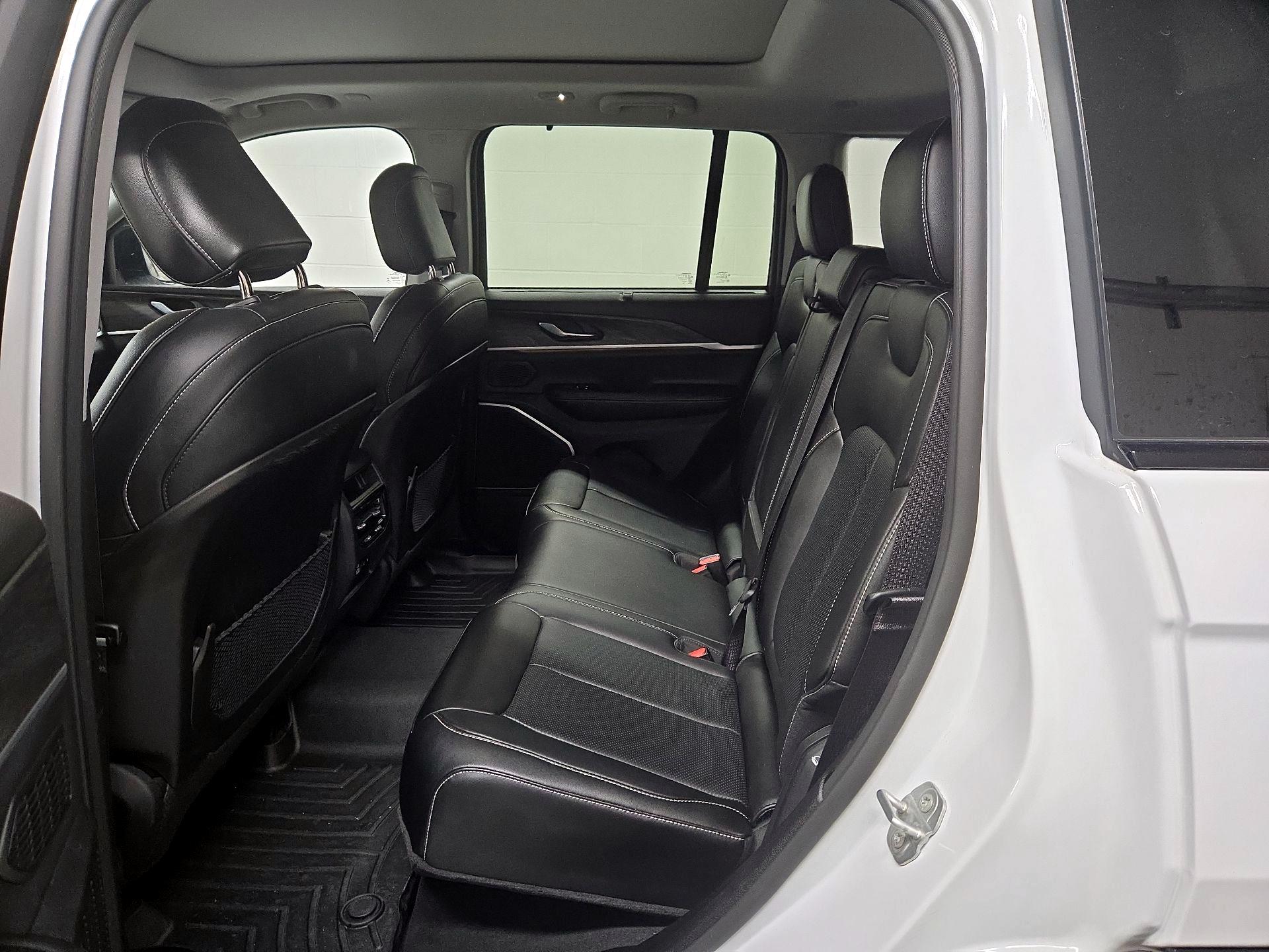 Thumbnail: 2022 Jeep Grand Cherokee - 20