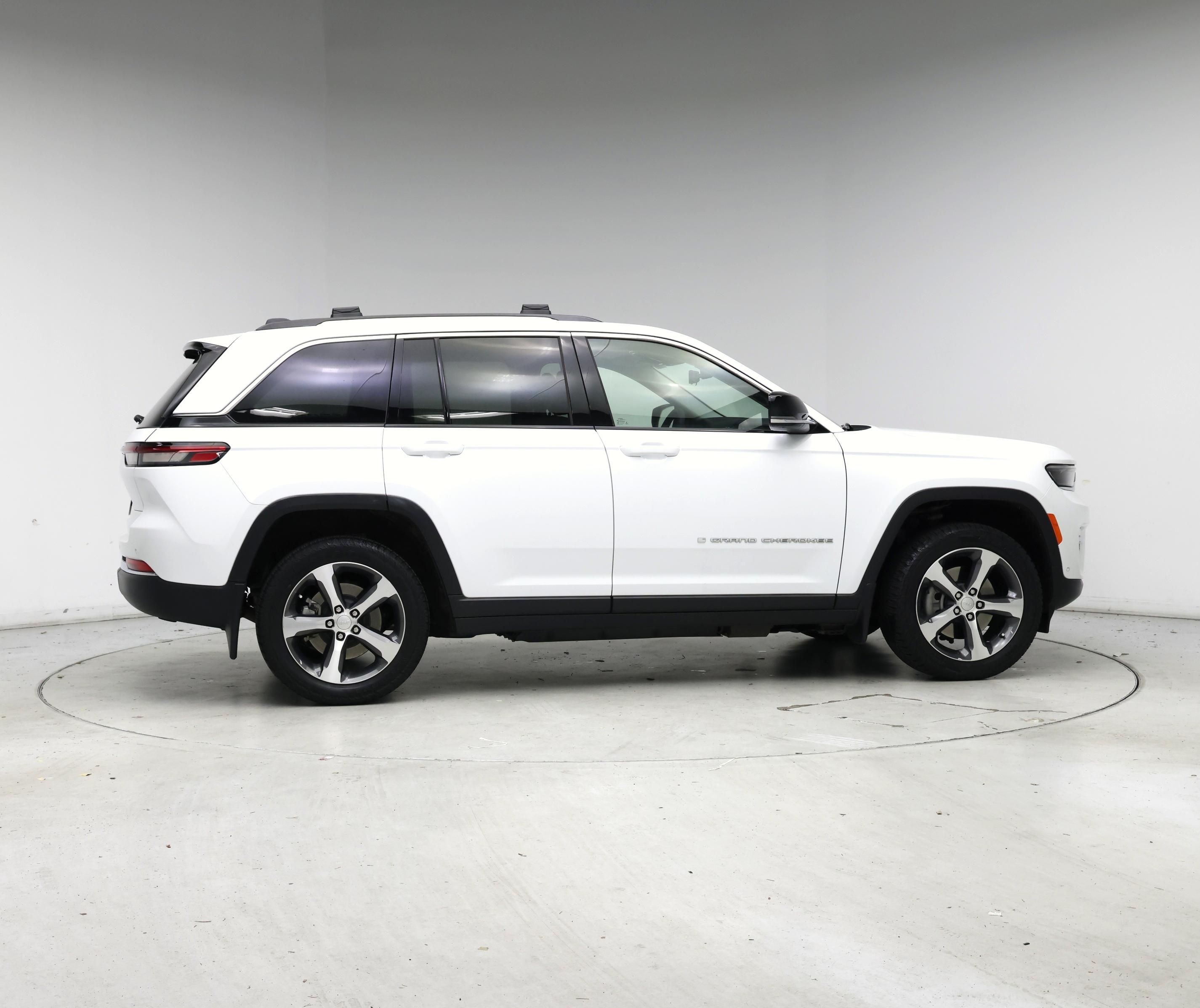 Thumbnail: 2022 Jeep Grand Cherokee - 7