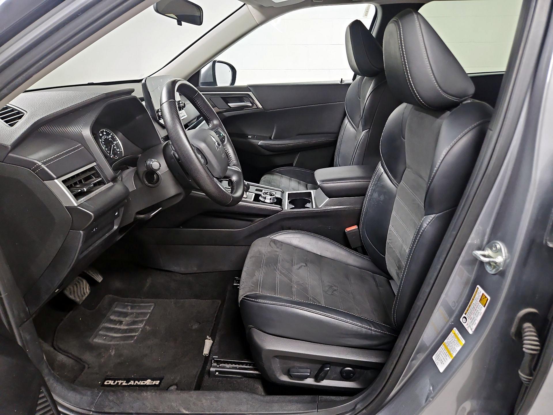 Thumbnail: 2024 Mitsubishi Outlander - 11