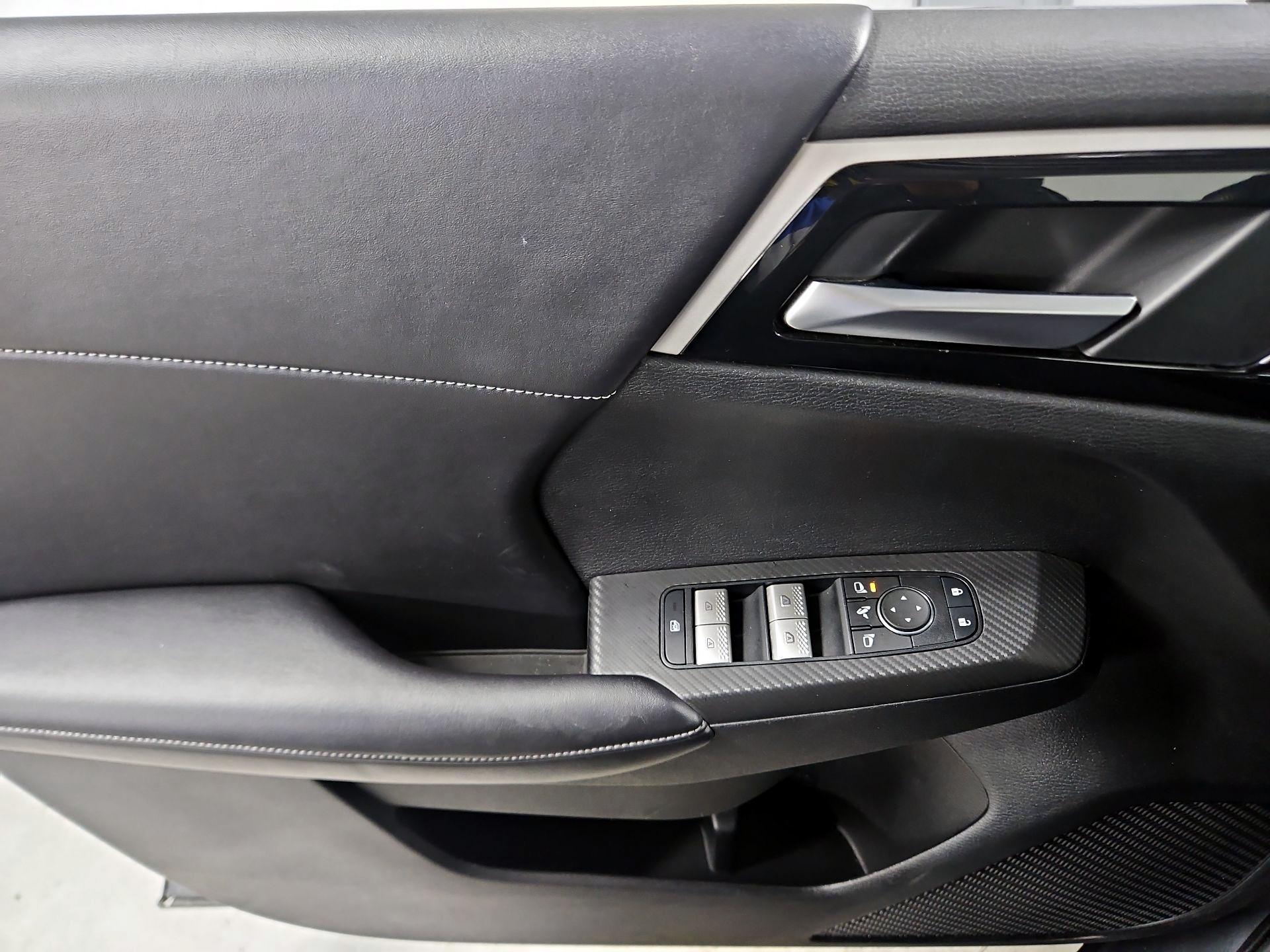 Thumbnail: 2024 Mitsubishi Outlander - 12