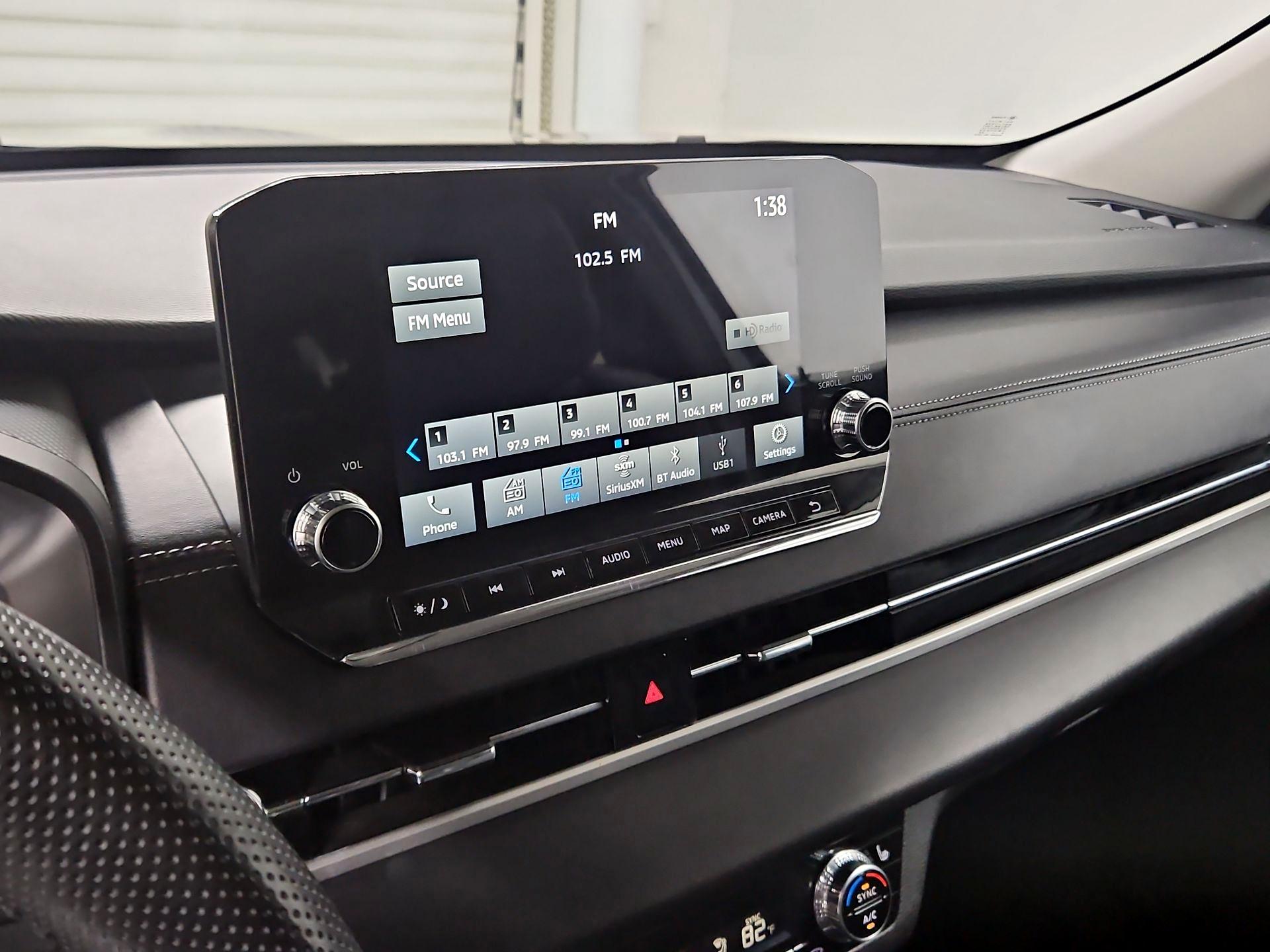 Thumbnail: 2024 Mitsubishi Outlander - 16