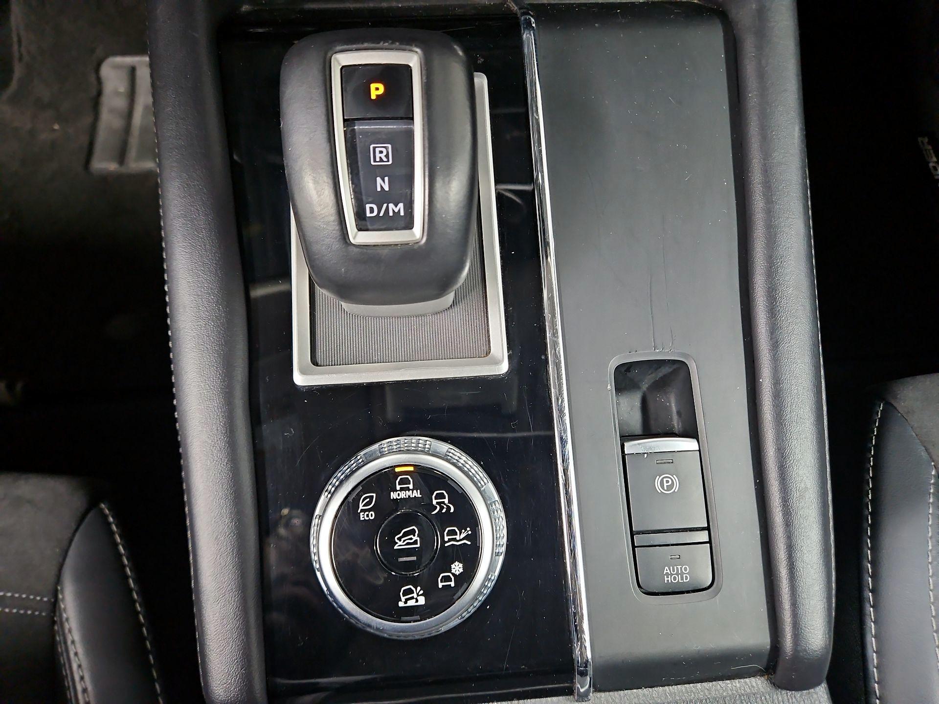 Thumbnail: 2024 Mitsubishi Outlander - 18