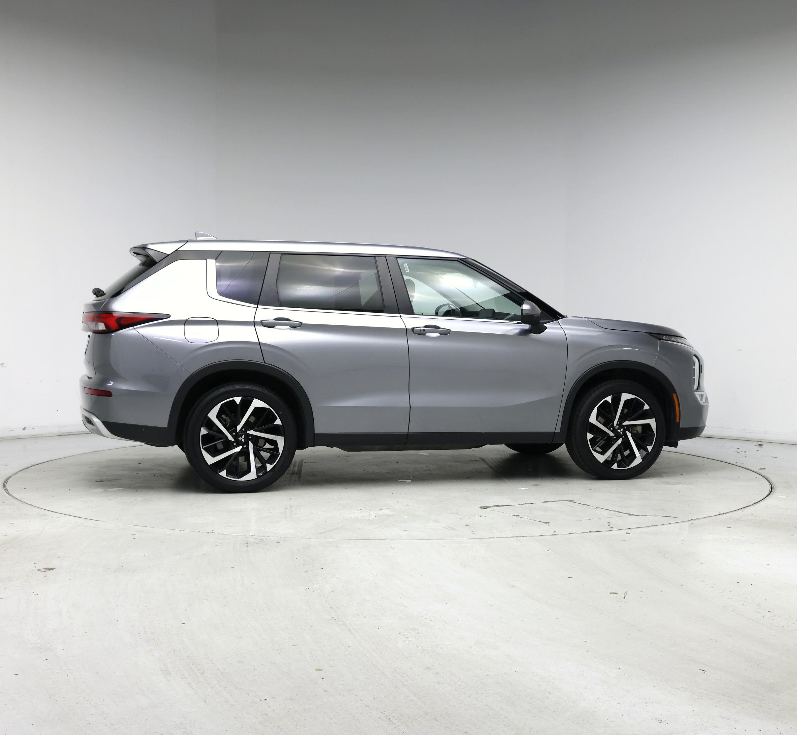 Thumbnail: 2024 Mitsubishi Outlander - 7