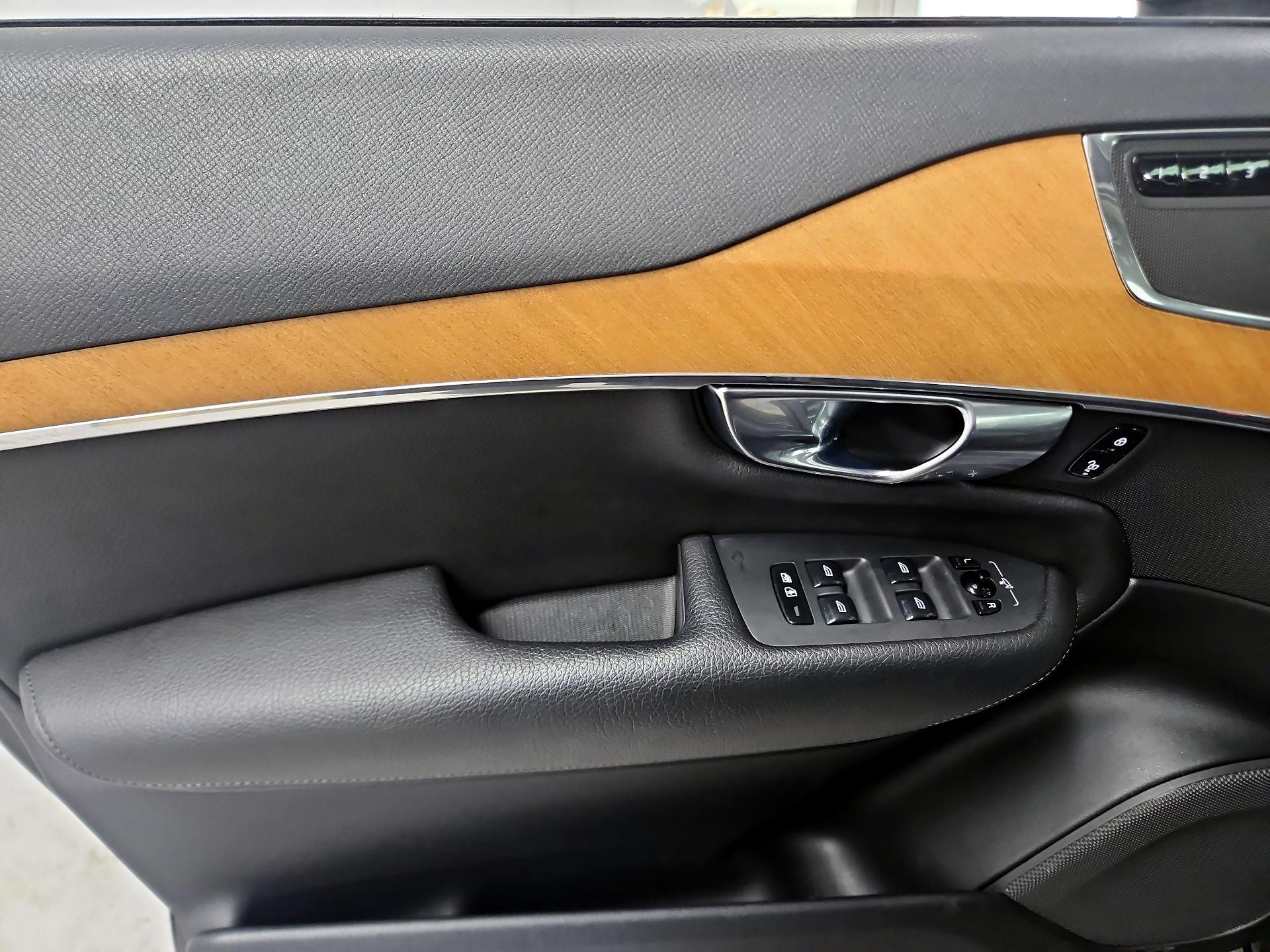 Thumbnail: 2021 Volvo XC90 - 12