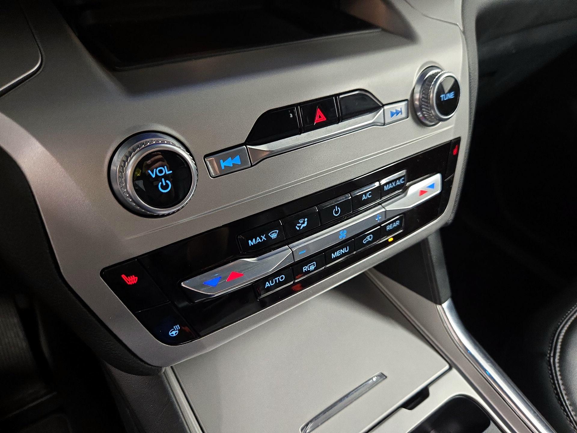 Thumbnail: 2022 Ford Explorer - 16