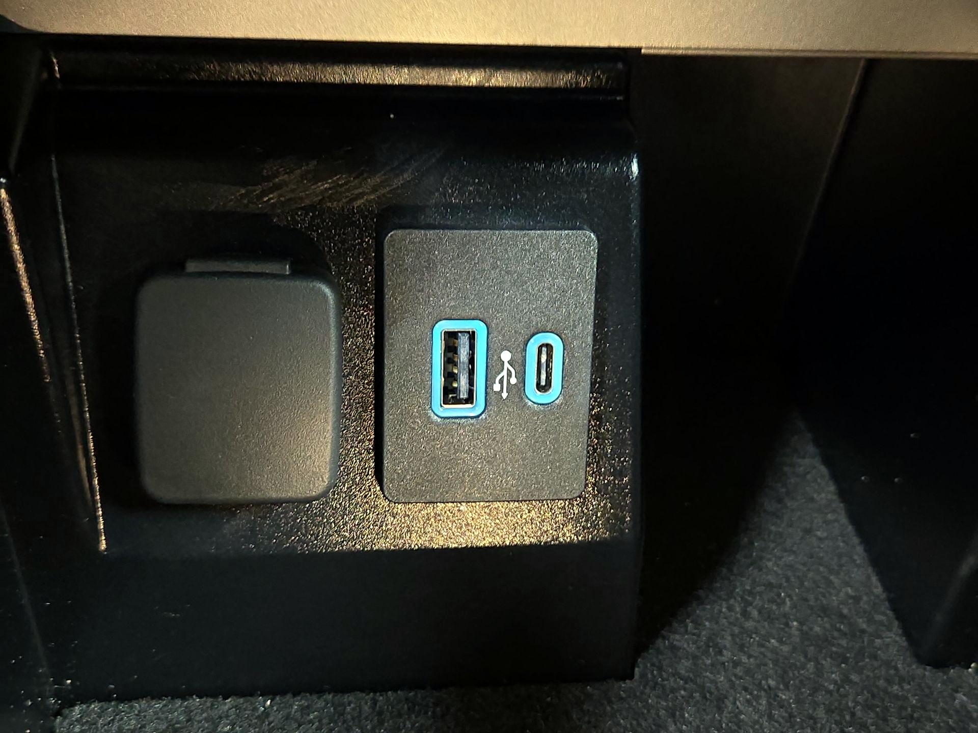 Thumbnail: 2022 Ford Explorer - 18