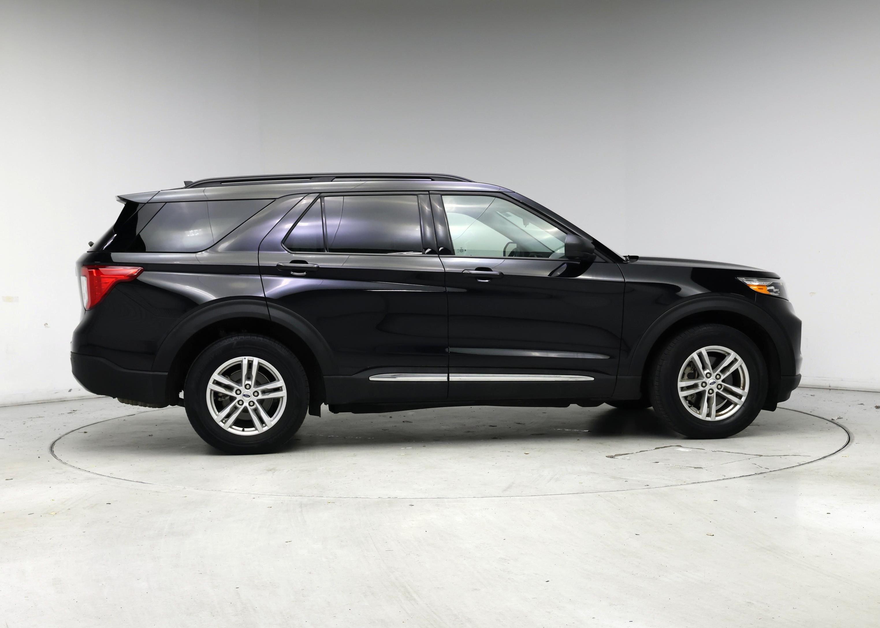 Thumbnail: 2022 Ford Explorer - 7