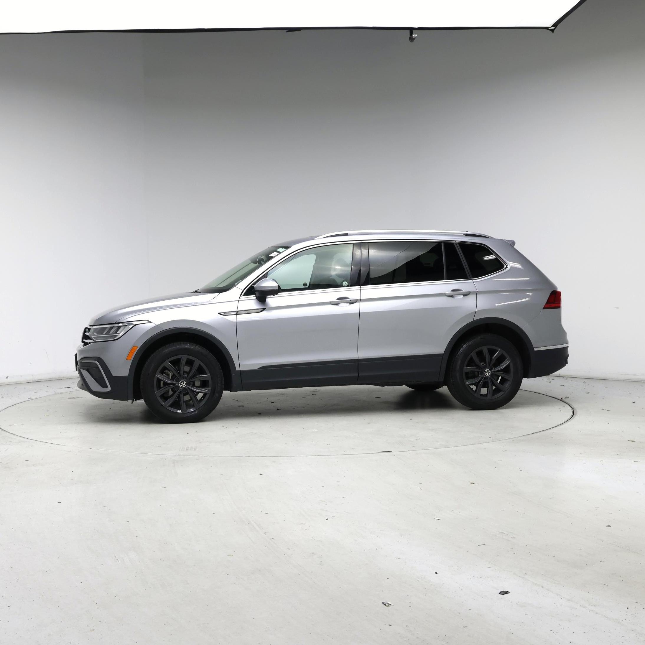 Thumbnail: 2024 Volkswagen Tiguan - 3