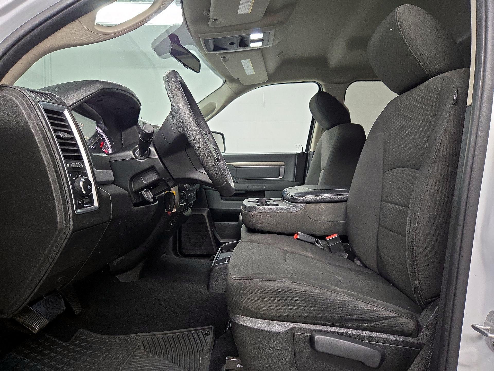 Thumbnail: 2020 RAM 1500 Classic - 11