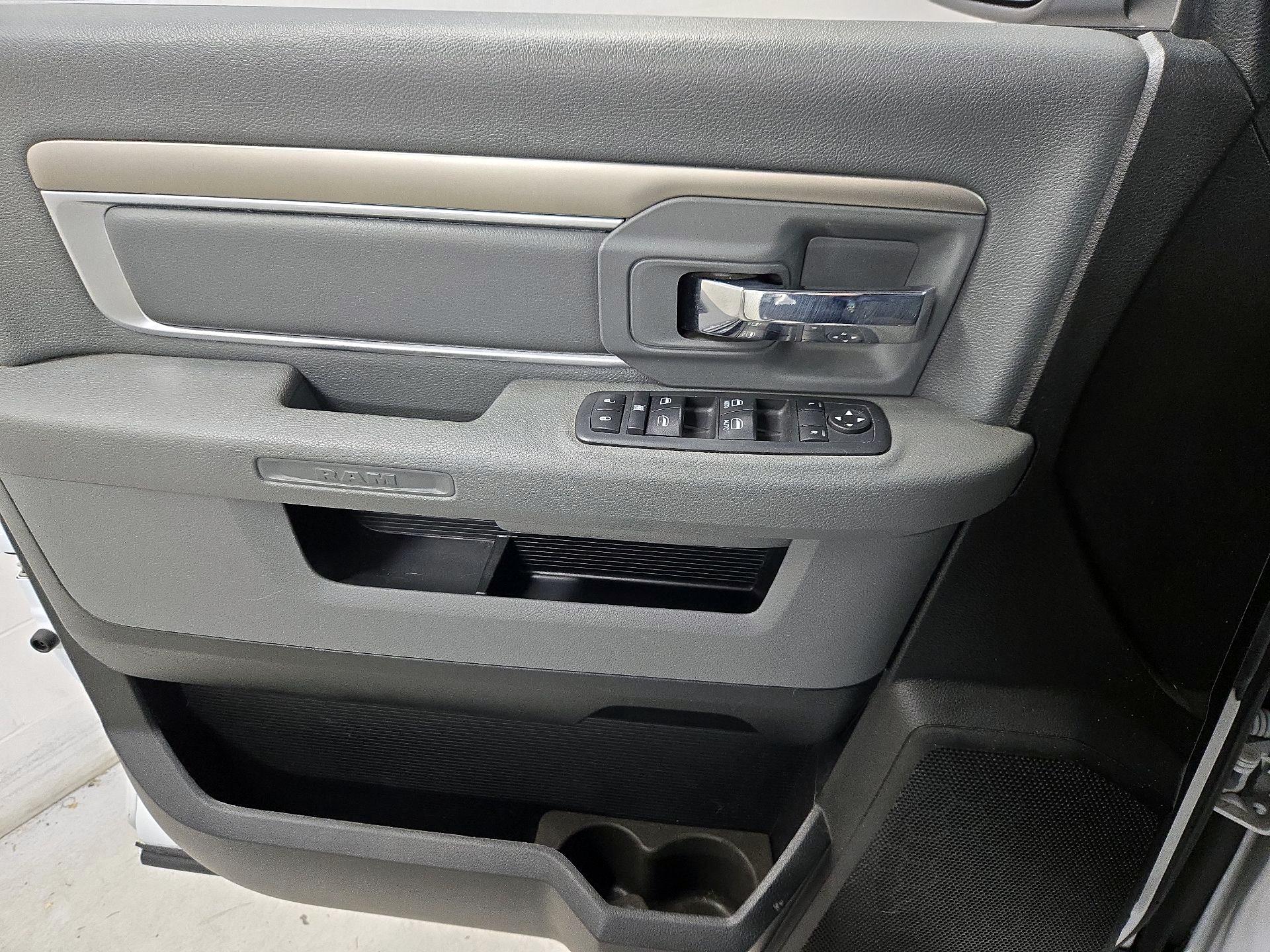 Thumbnail: 2020 RAM 1500 Classic - 12