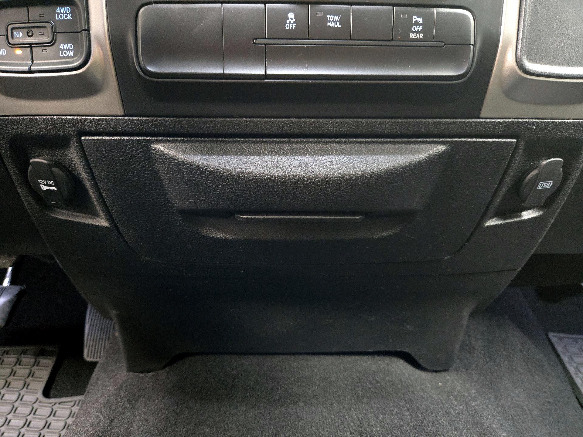 Thumbnail: 2020 RAM 1500 Classic - 18