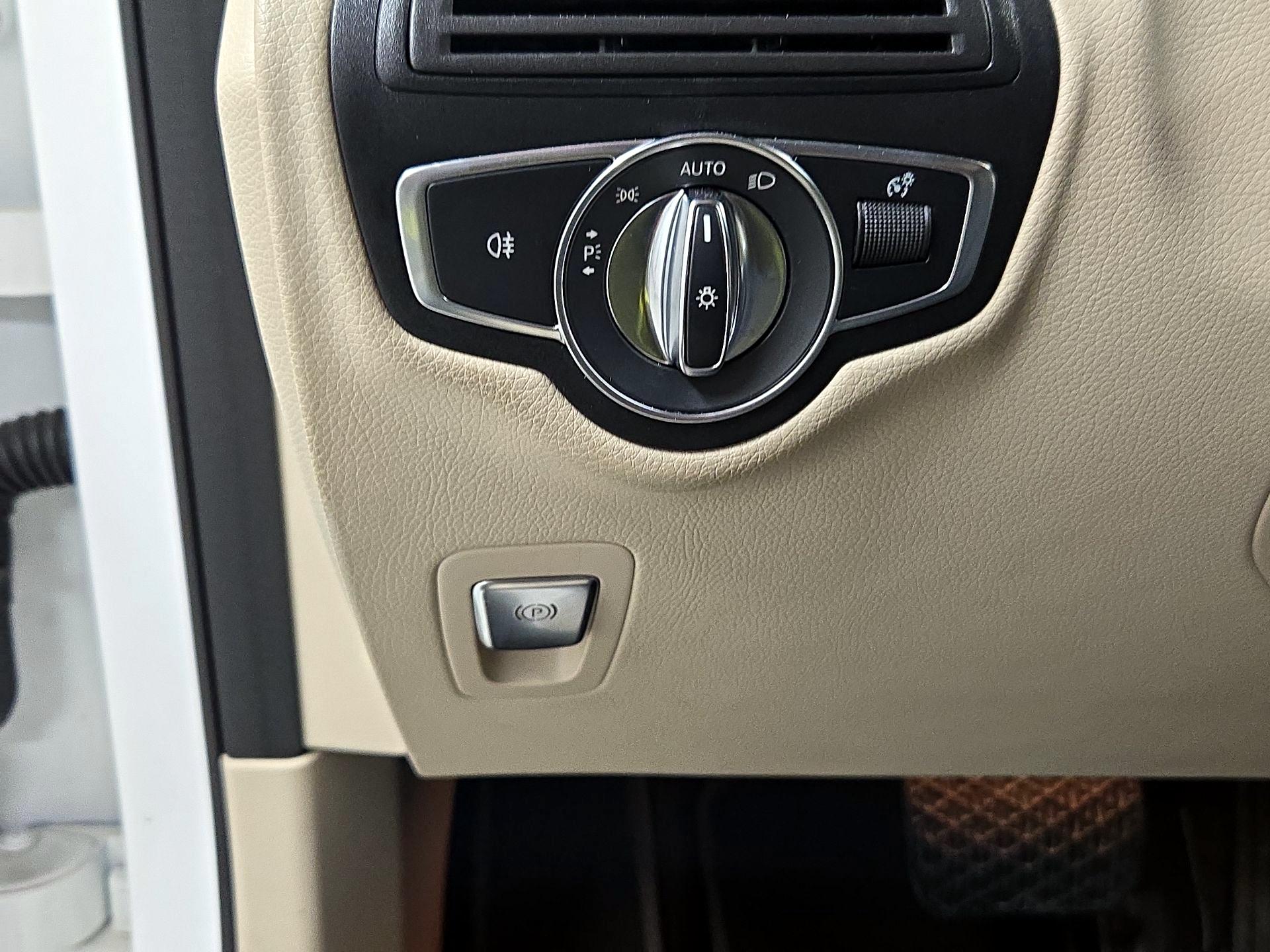 Thumbnail: 2018 Mercedes-Benz GLC - 13