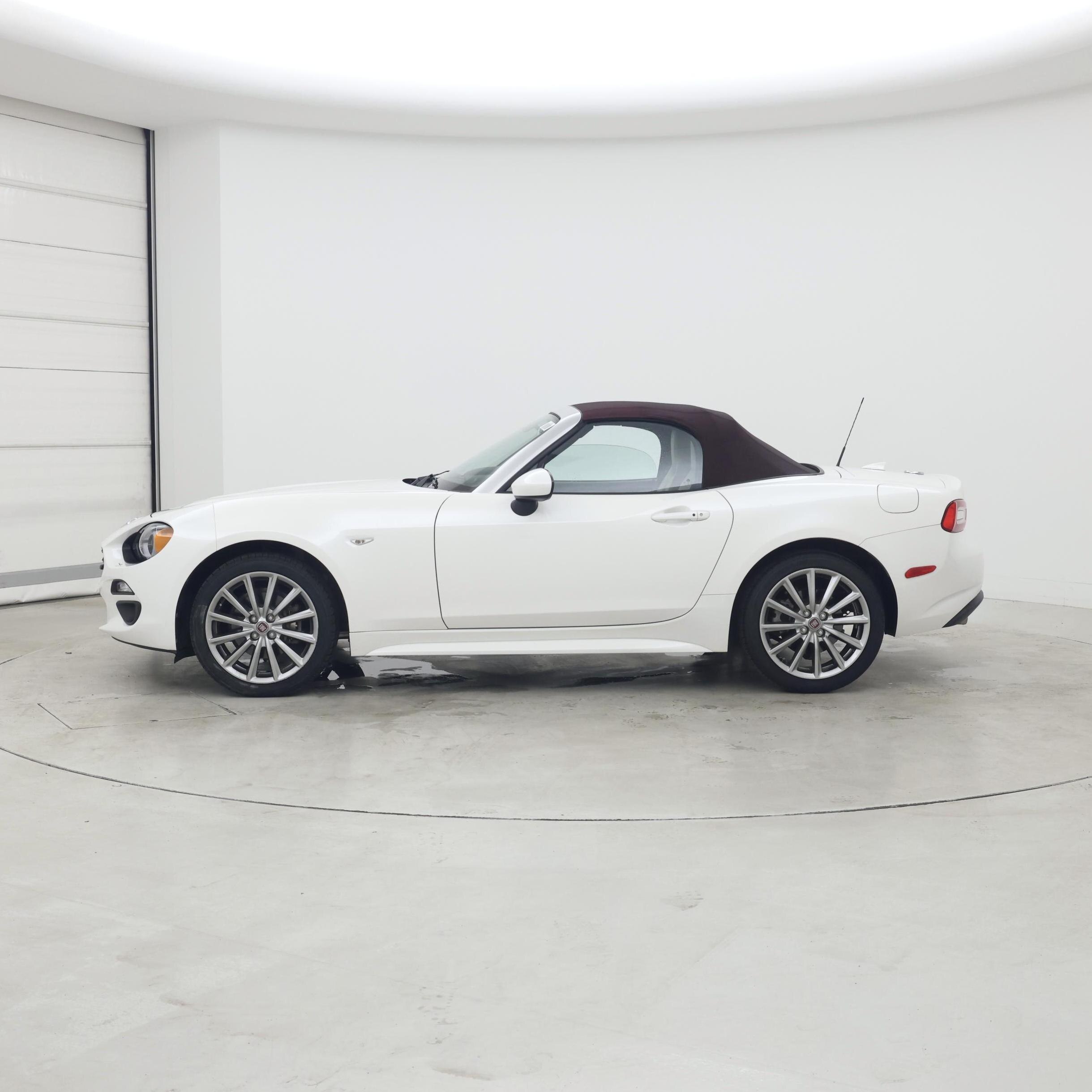 Thumbnail: 2018 Fiat 124 Spider - 3