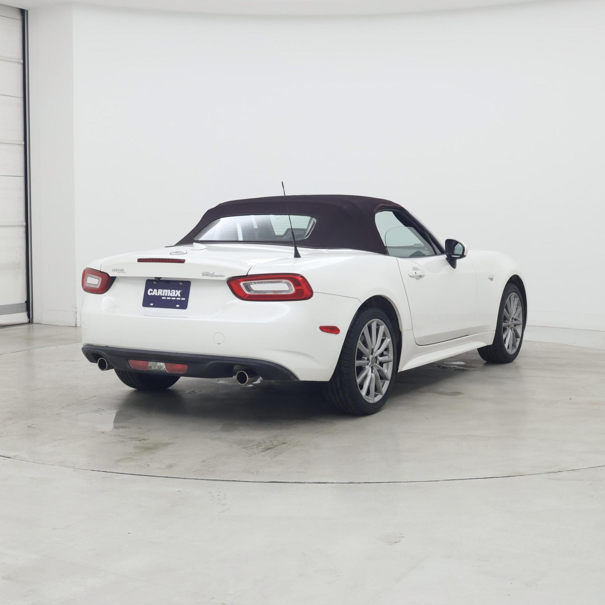 Thumbnail: 2018 Fiat 124 Spider - 8