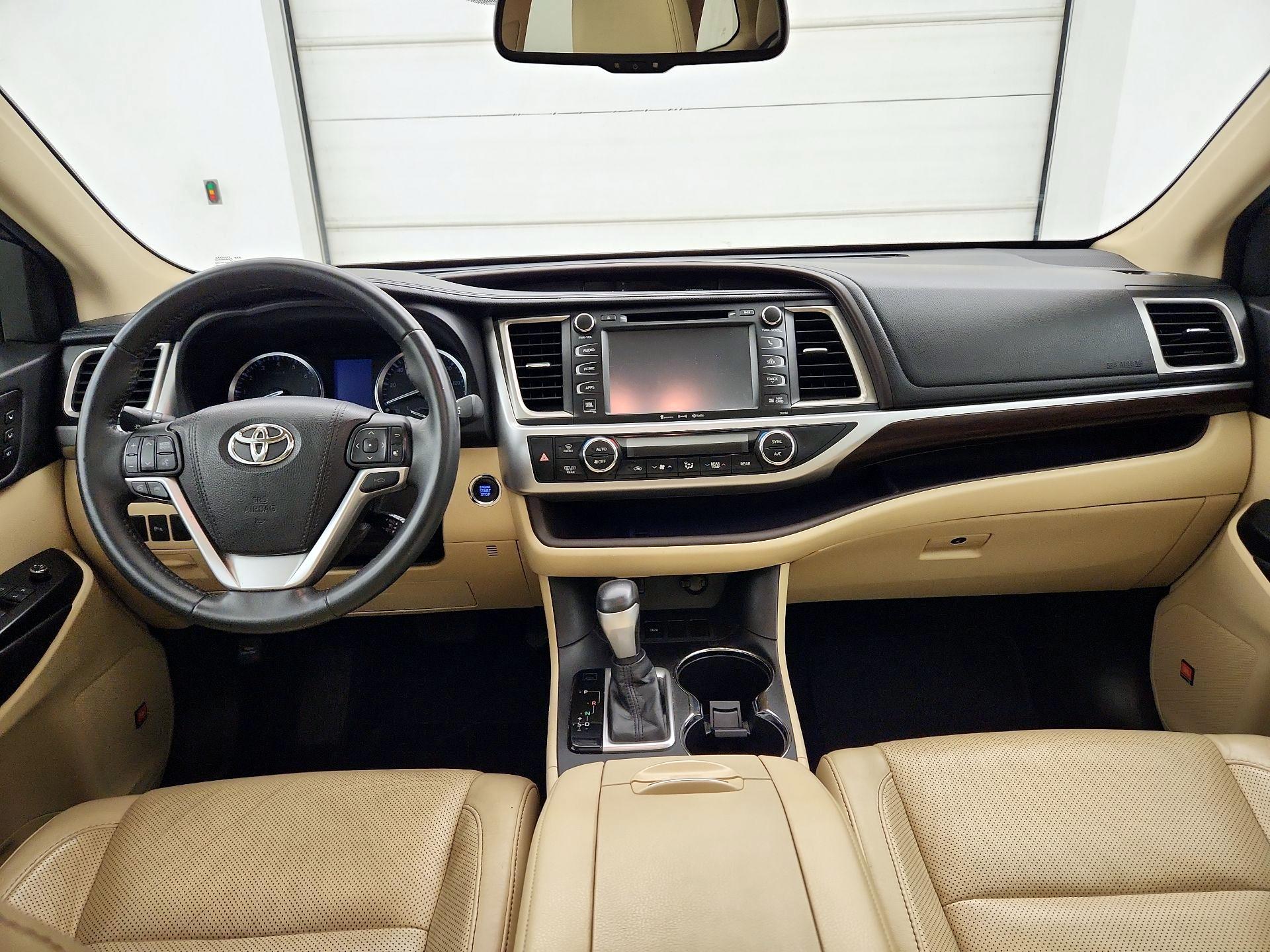 Thumbnail: 2016 Toyota Highlander - 9
