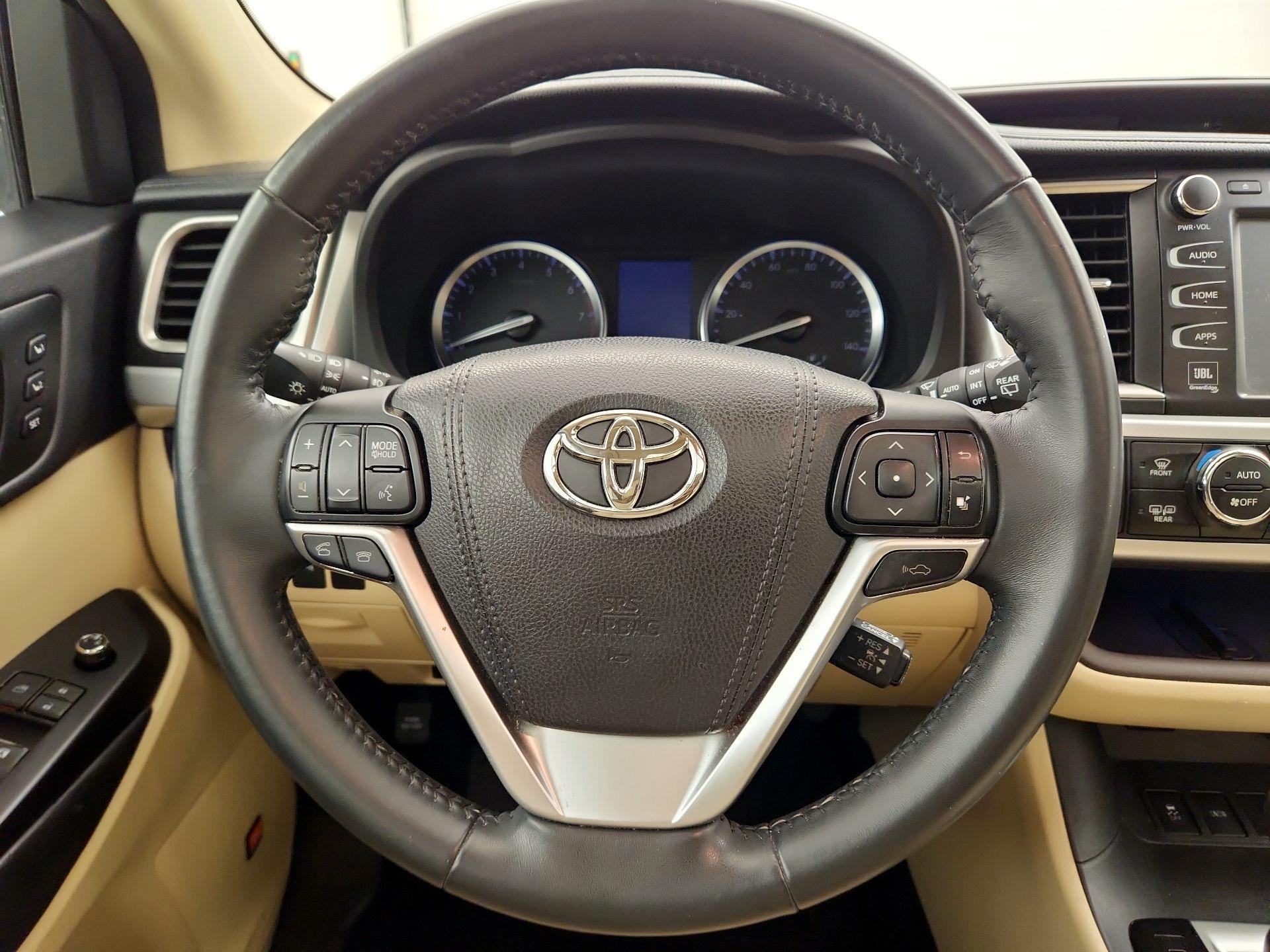 Thumbnail: 2016 Toyota Highlander - 10