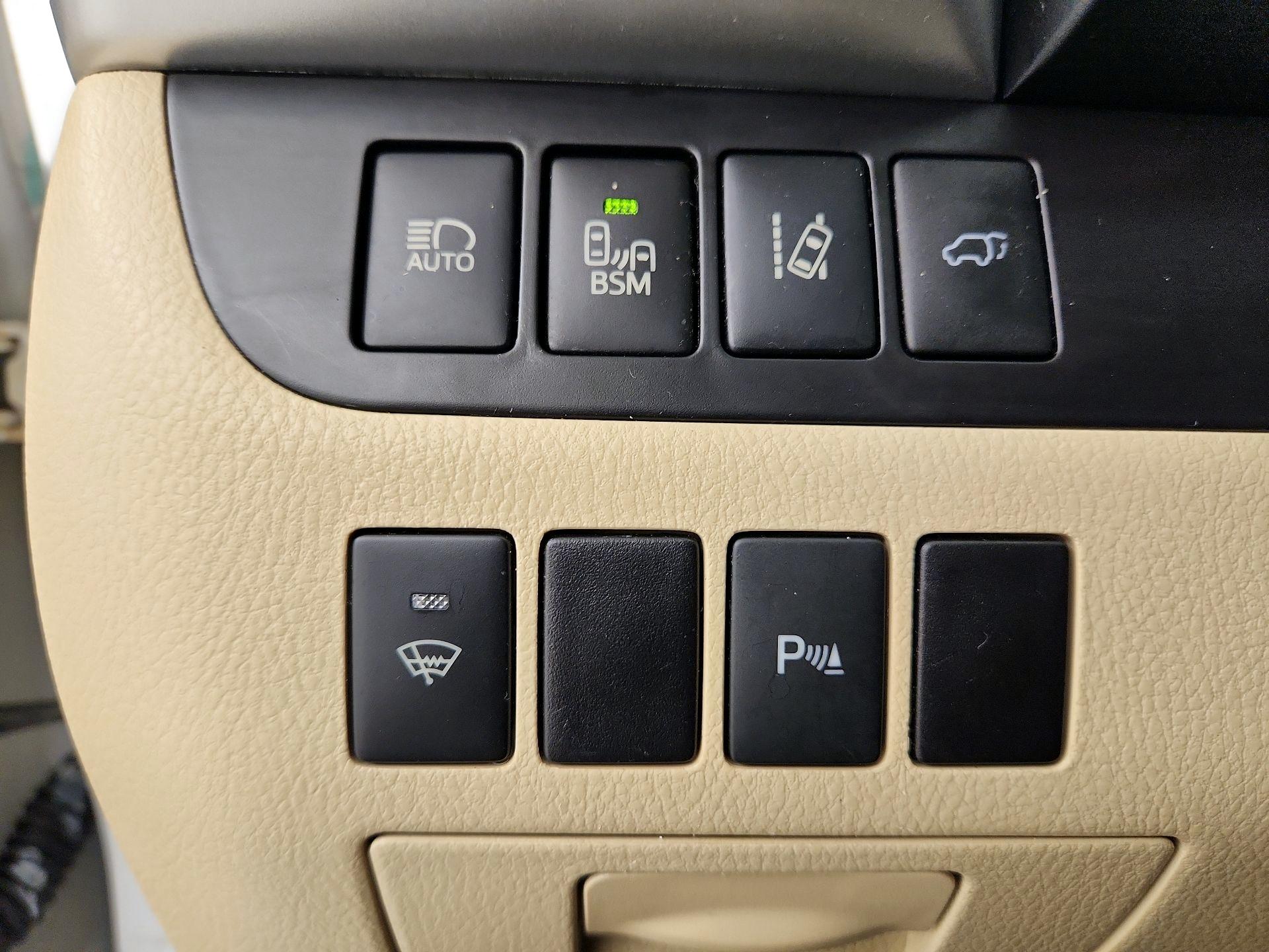 Thumbnail: 2016 Toyota Highlander - 13