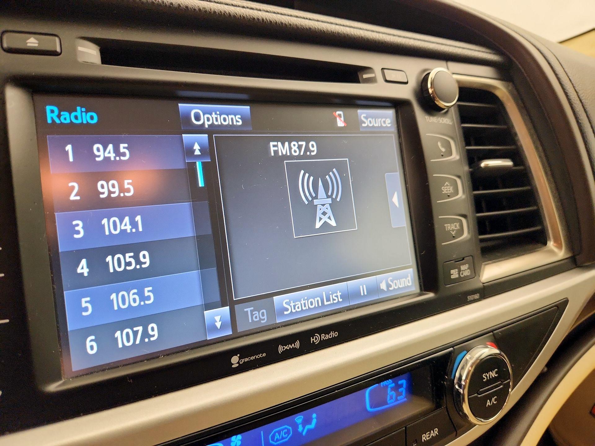 Thumbnail: 2016 Toyota Highlander - 15