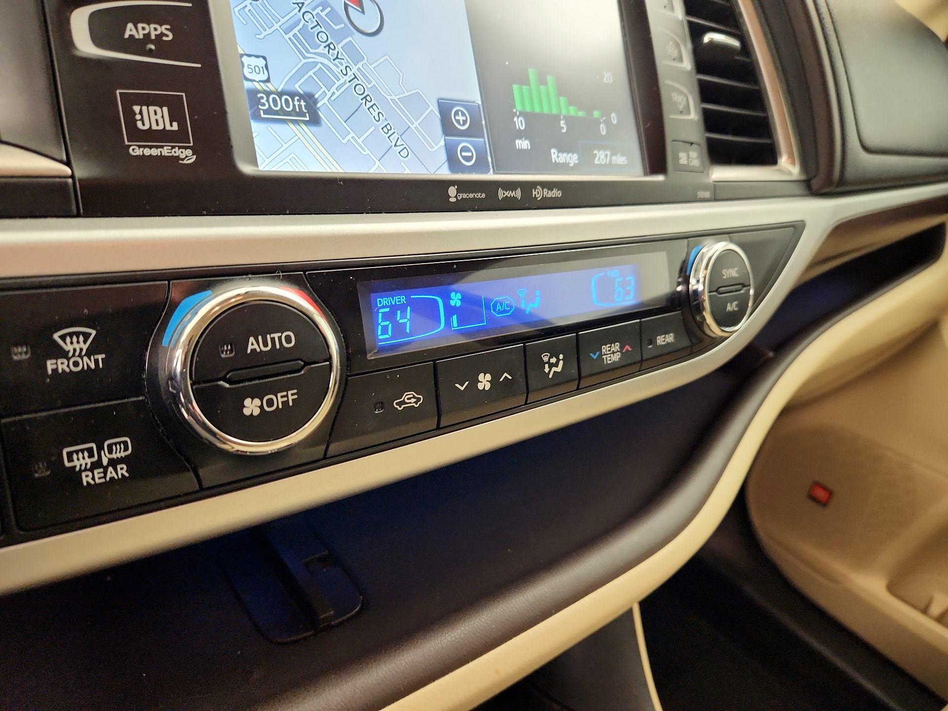 Thumbnail: 2016 Toyota Highlander - 16