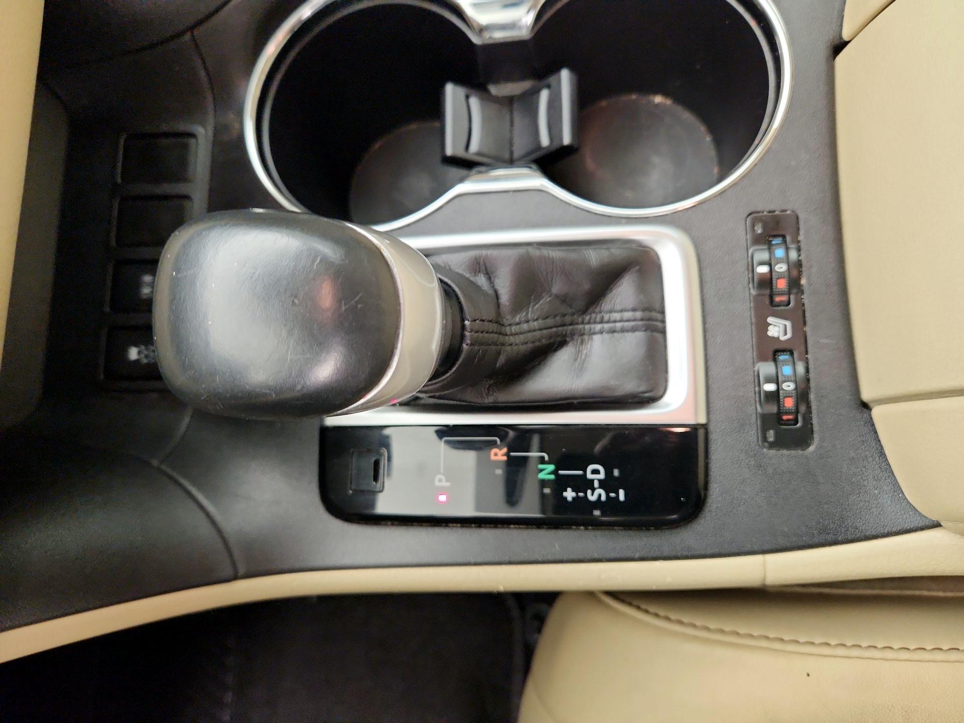 Thumbnail: 2016 Toyota Highlander - 17