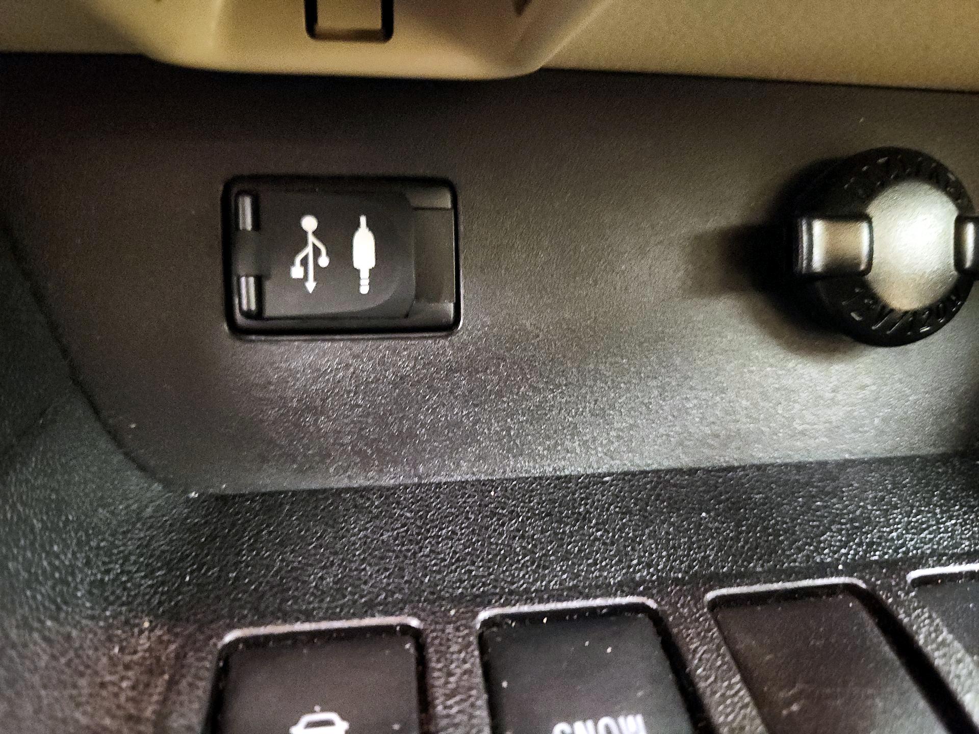 Thumbnail: 2016 Toyota Highlander - 18