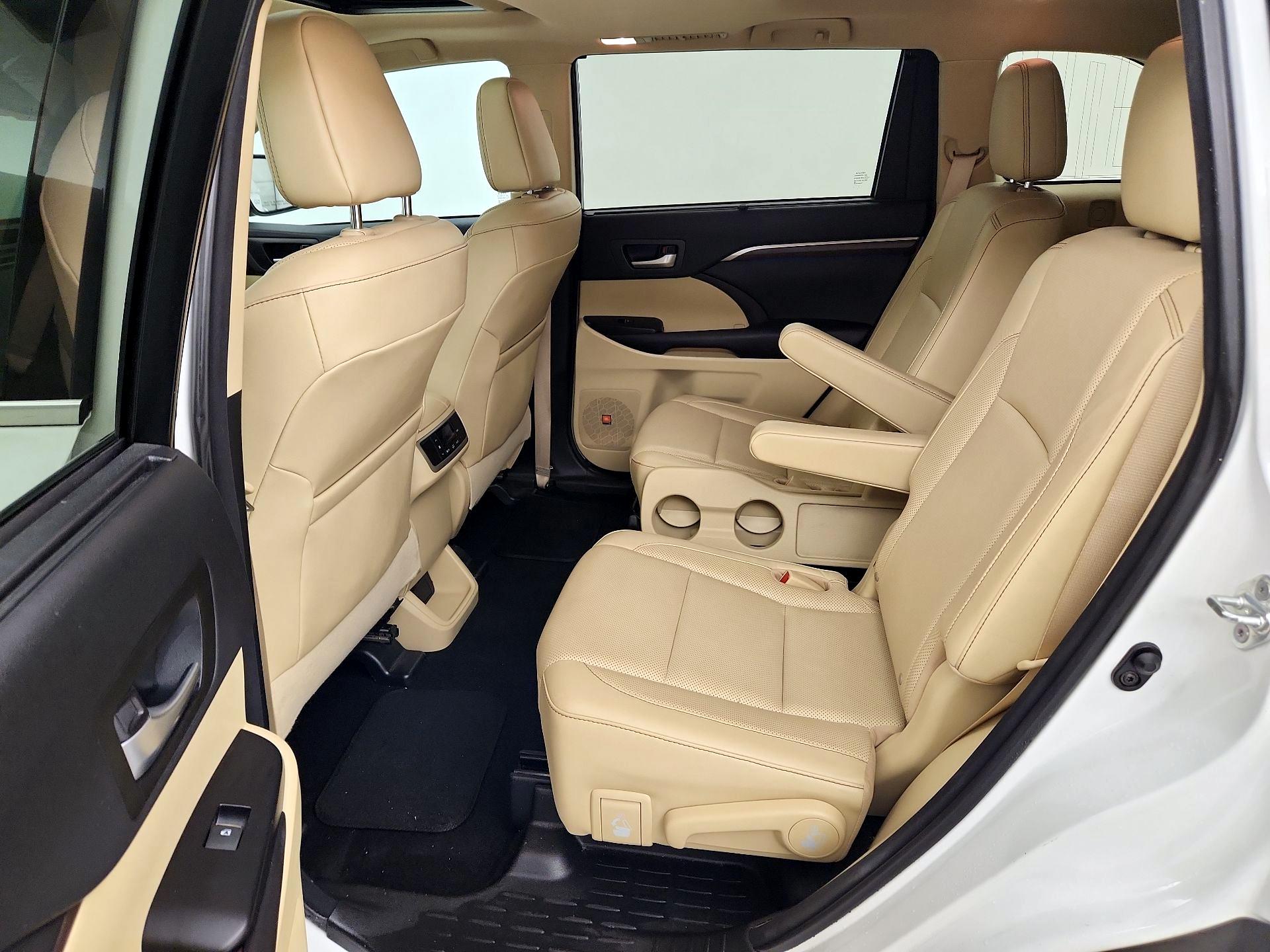 Thumbnail: 2016 Toyota Highlander - 20