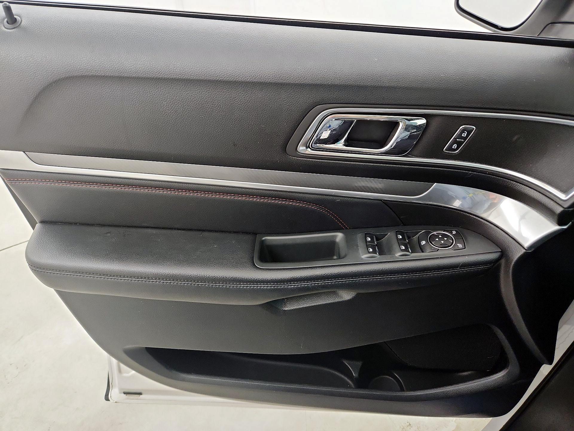 Thumbnail: 2017 Ford Explorer - 12