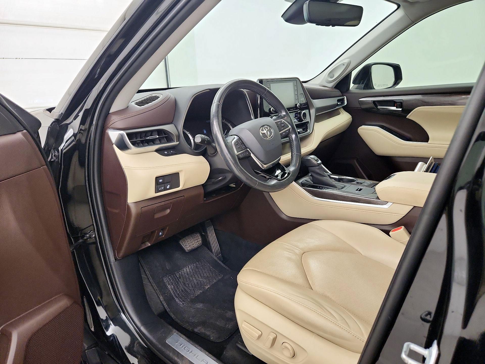 Thumbnail: 2020 Toyota Highlander - 11