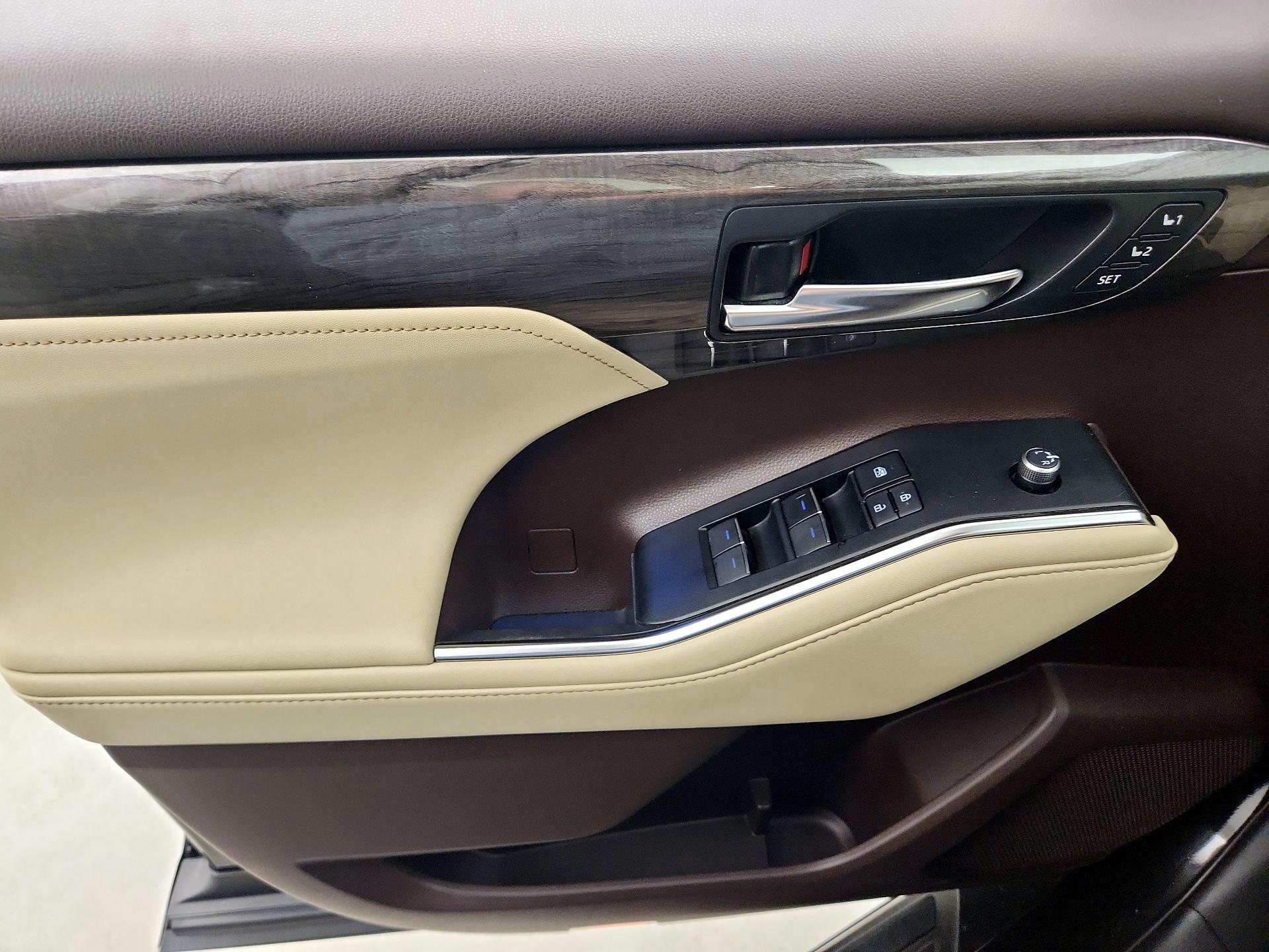 Thumbnail: 2020 Toyota Highlander - 12