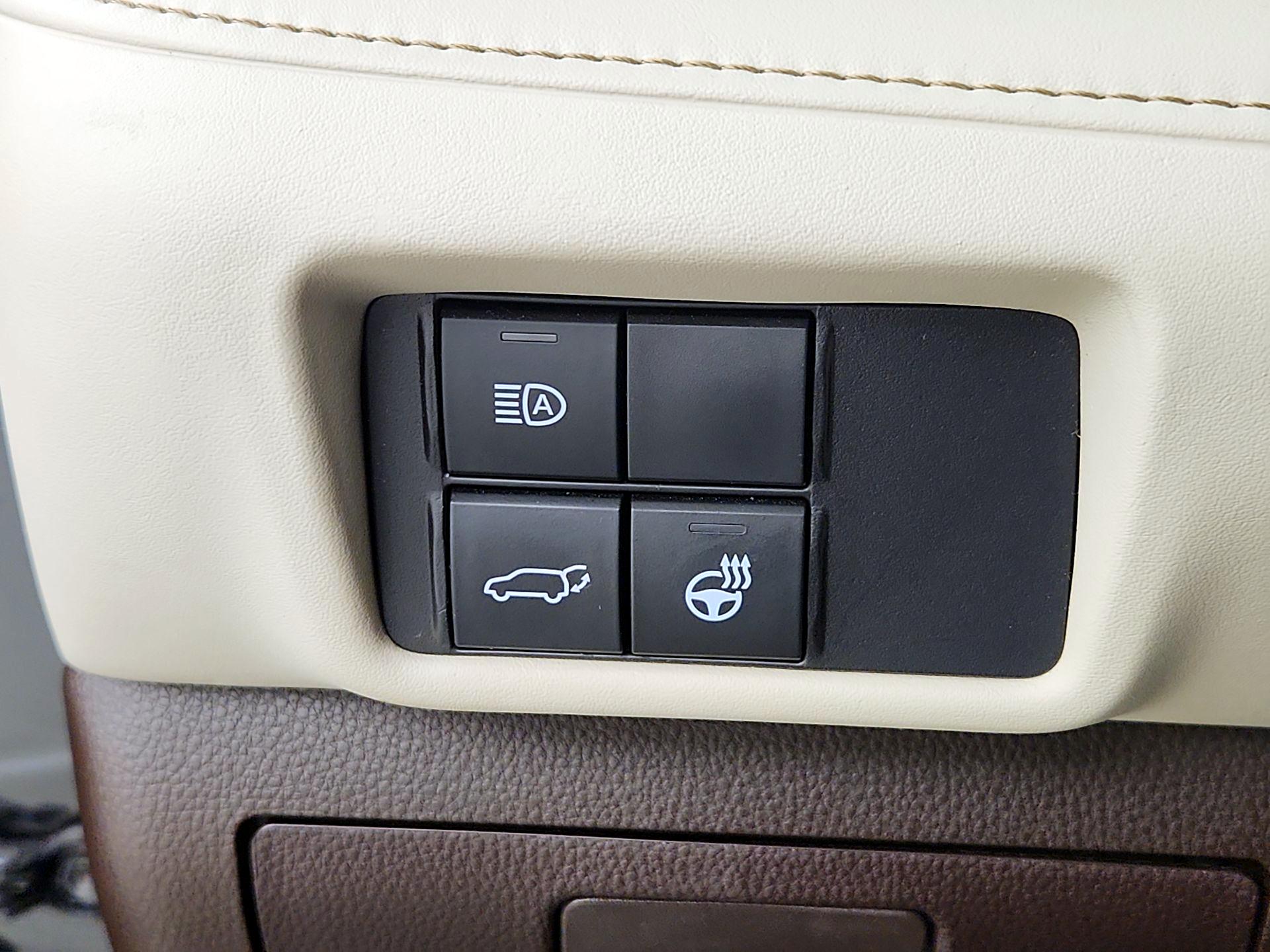 Thumbnail: 2020 Toyota Highlander - 13