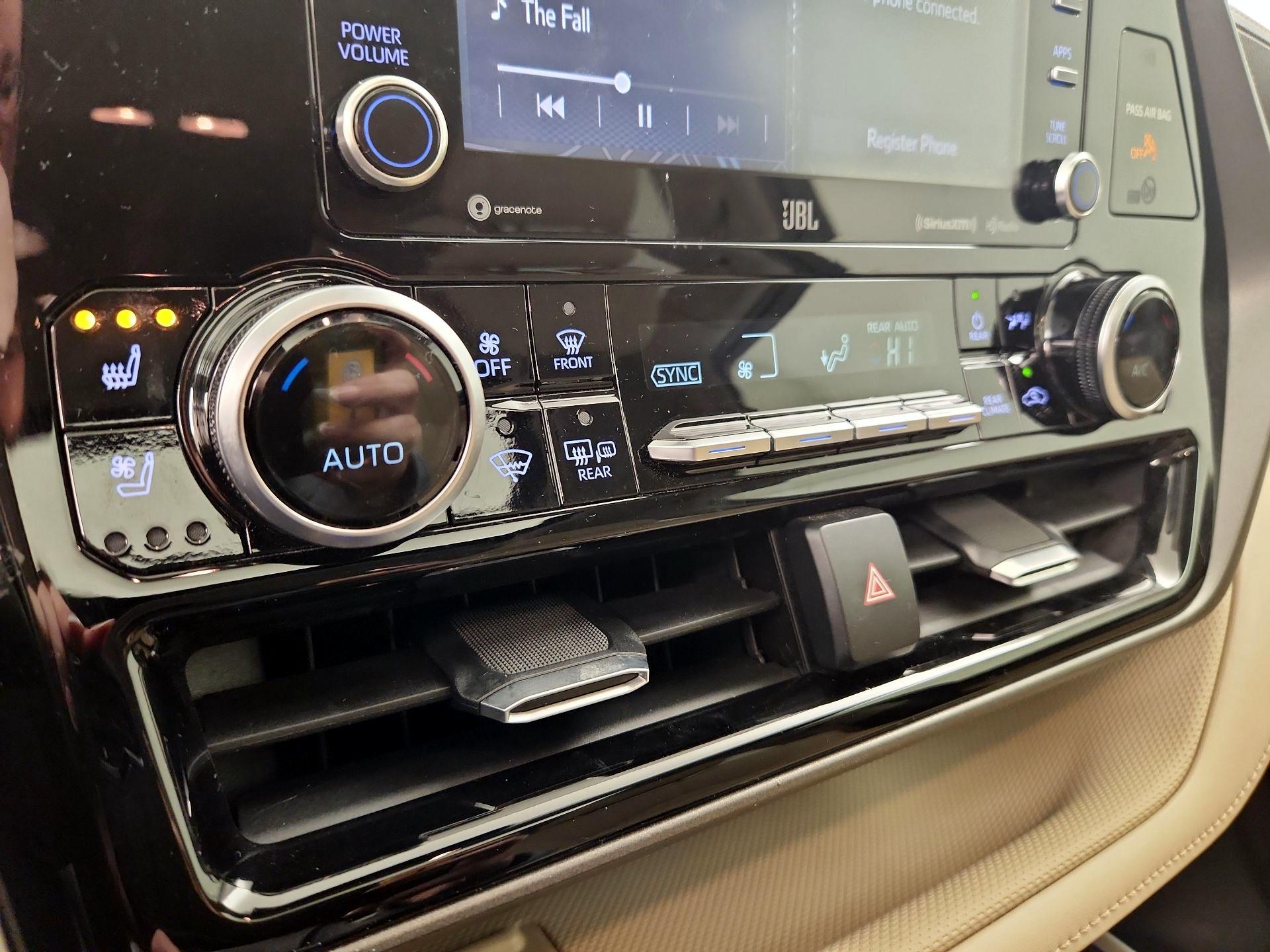 Thumbnail: 2020 Toyota Highlander - 17