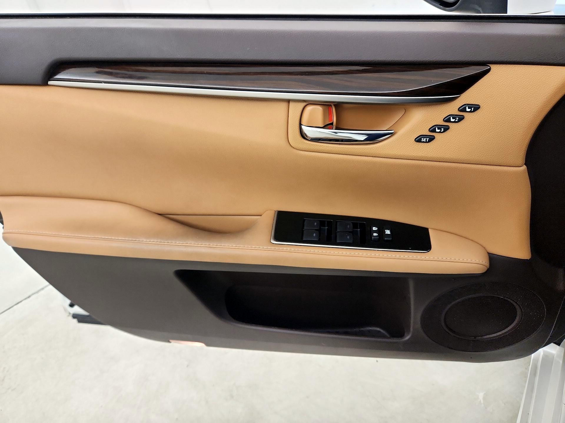 Thumbnail: 2017 Lexus ES - 12