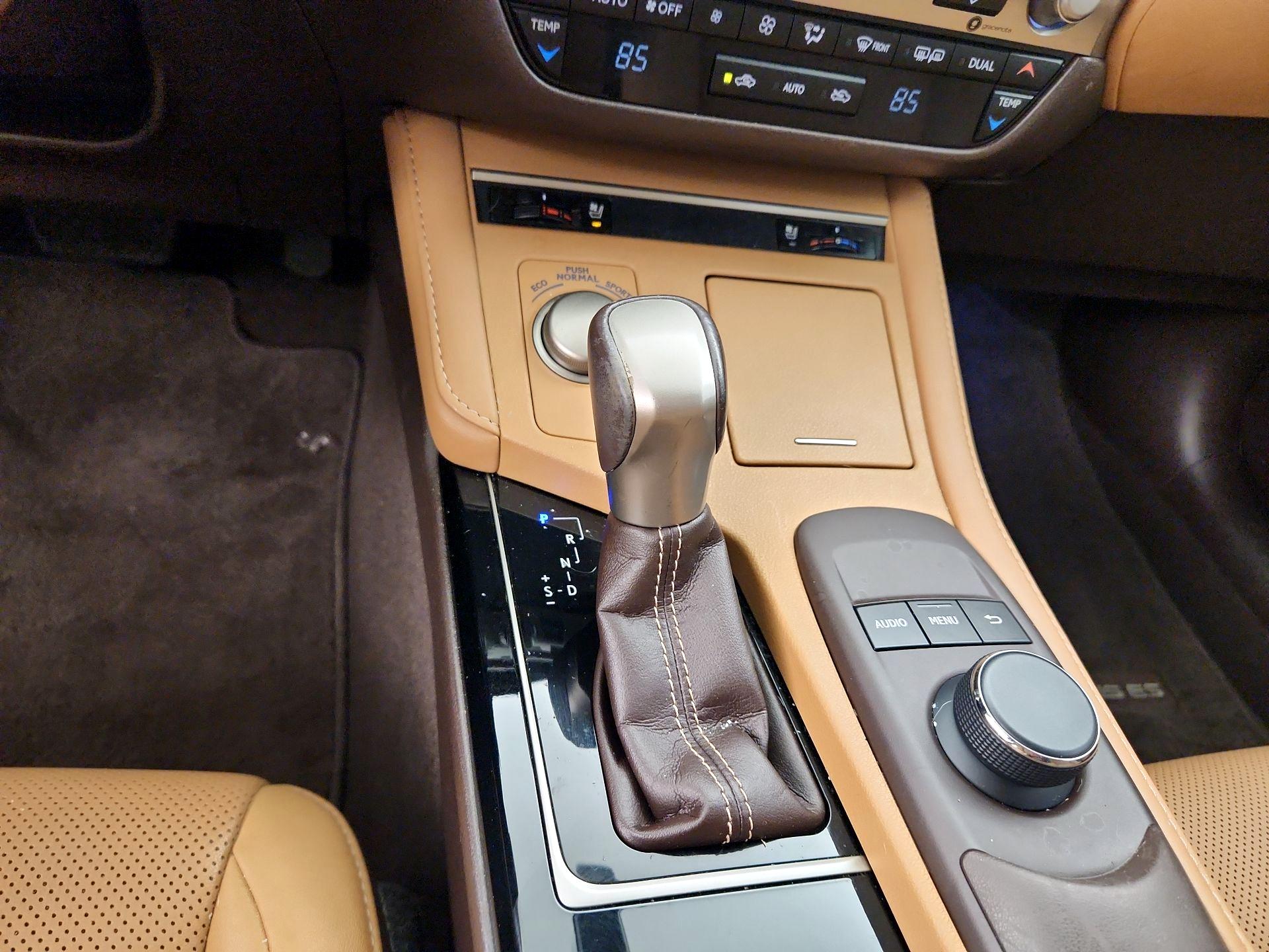 Thumbnail: 2017 Lexus ES - 17