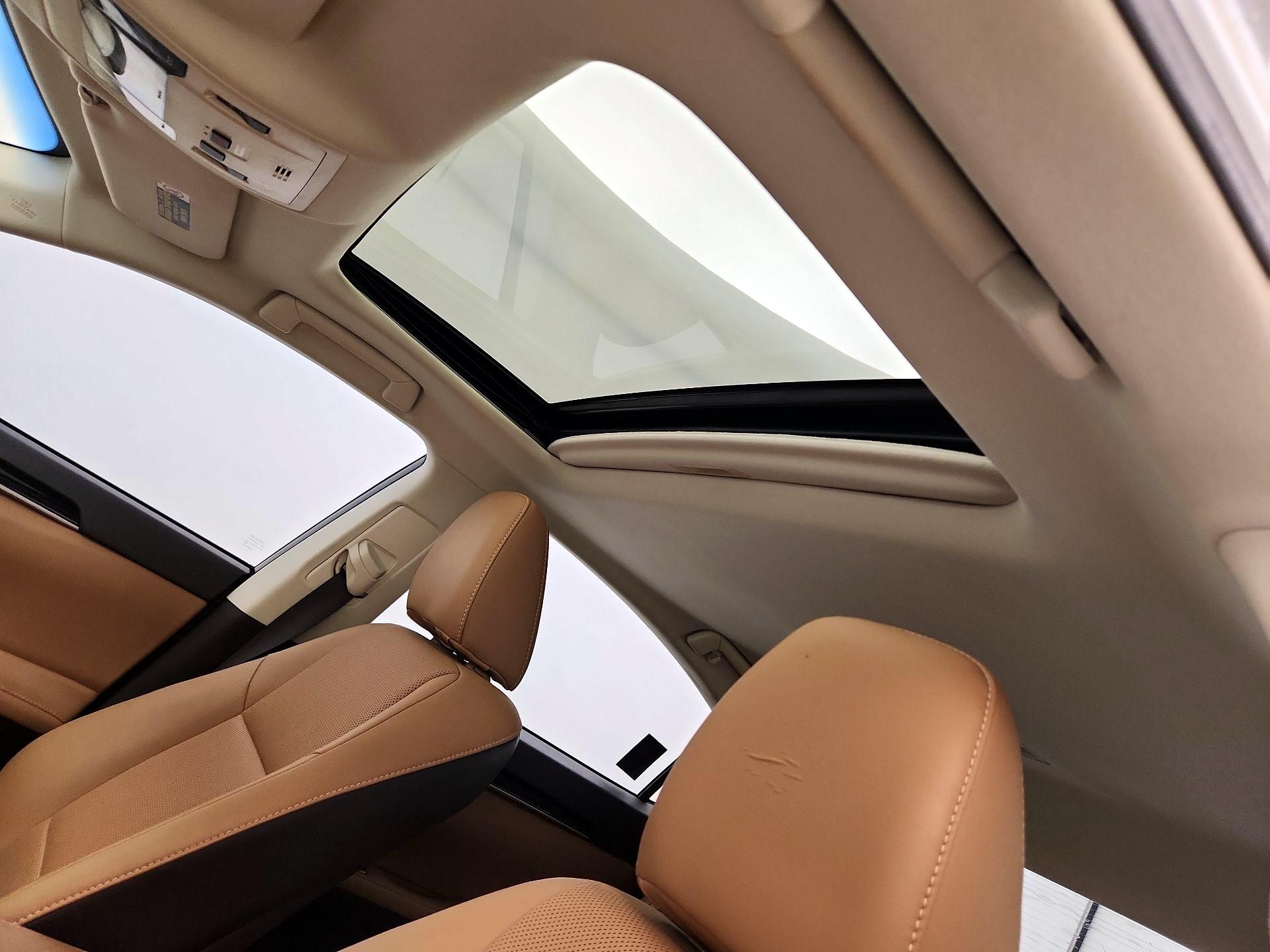 Thumbnail: 2017 Lexus ES - 19