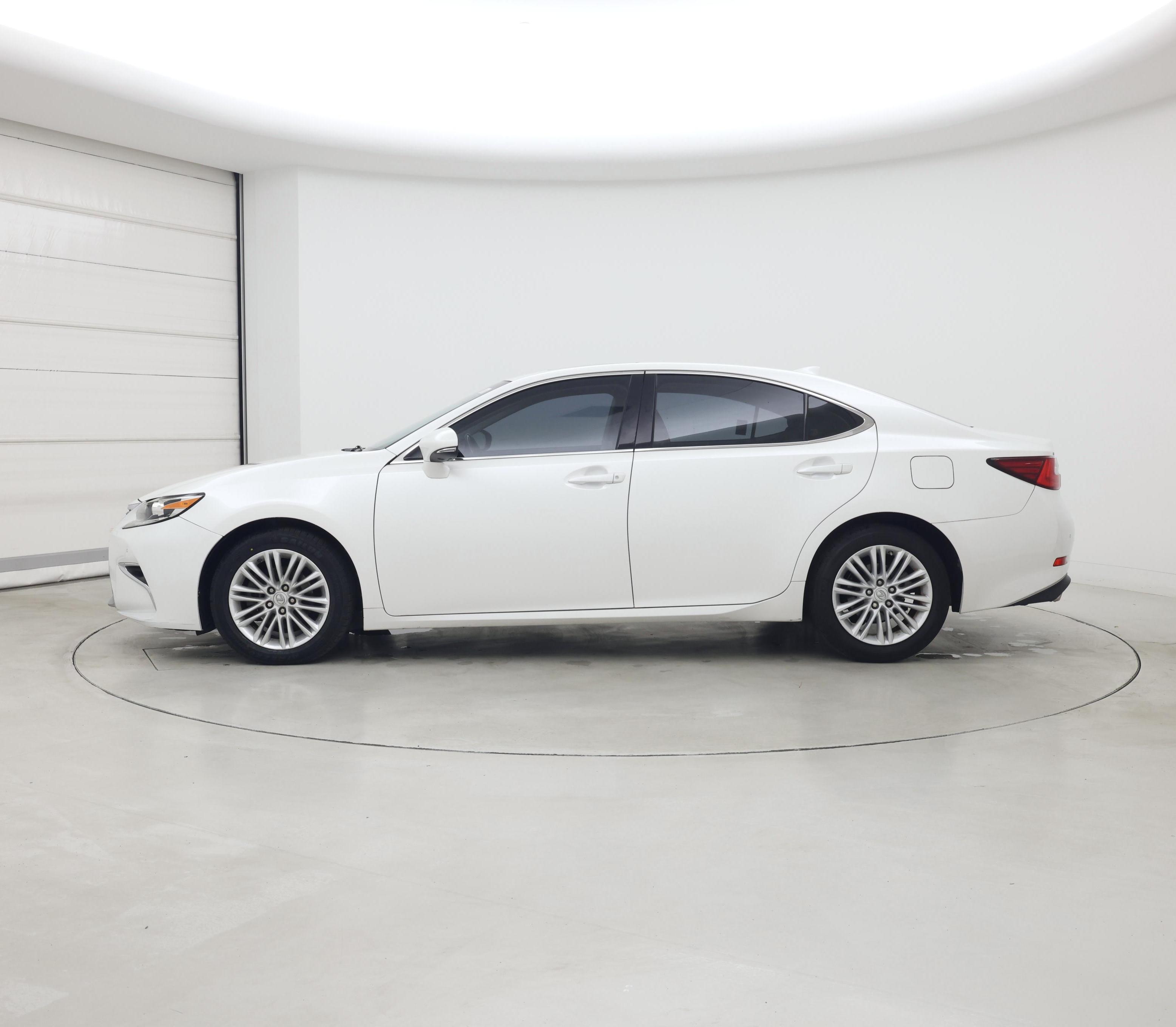 Thumbnail: 2017 Lexus ES - 3